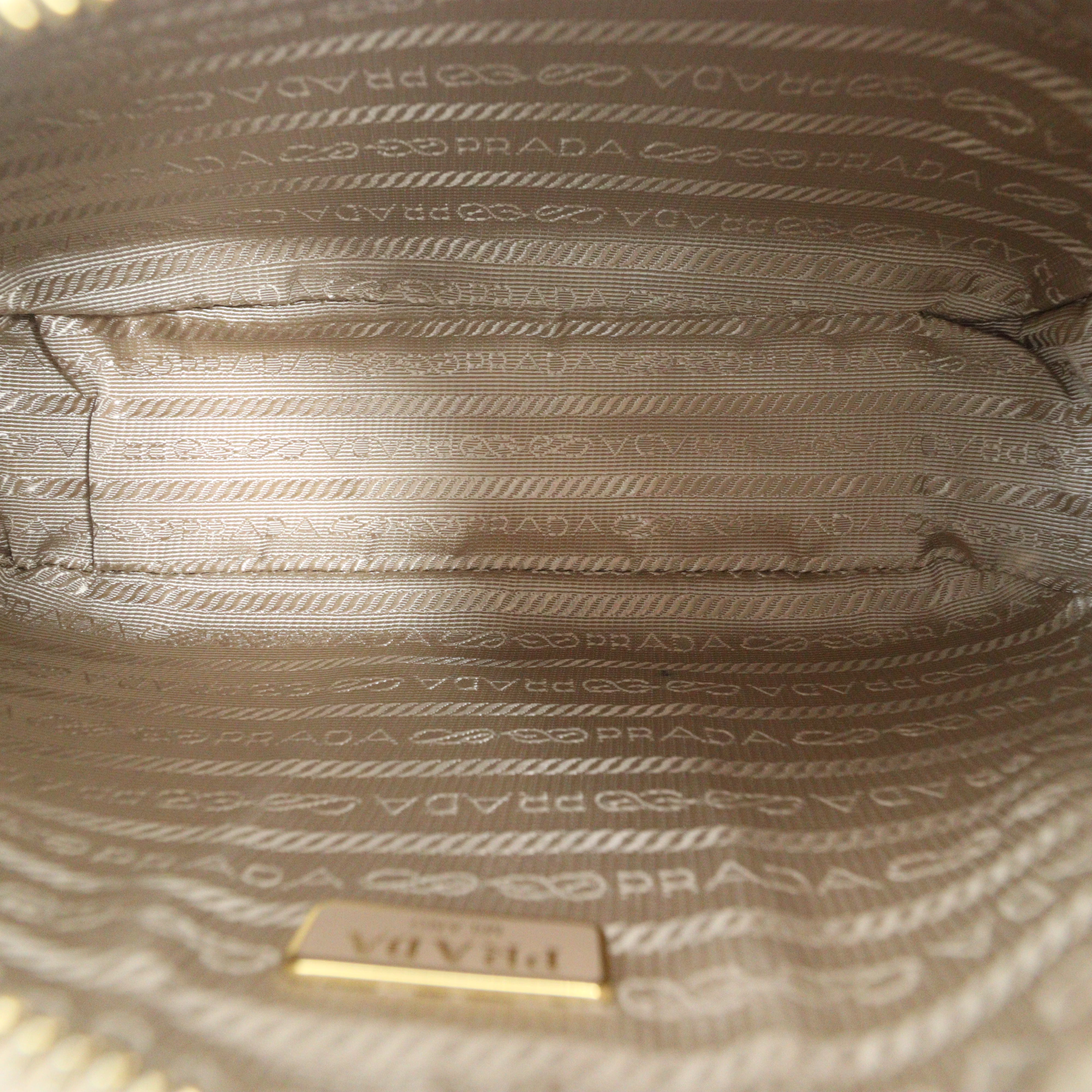 Prada Re-edition 2005 Saffiano Shoulder Bag