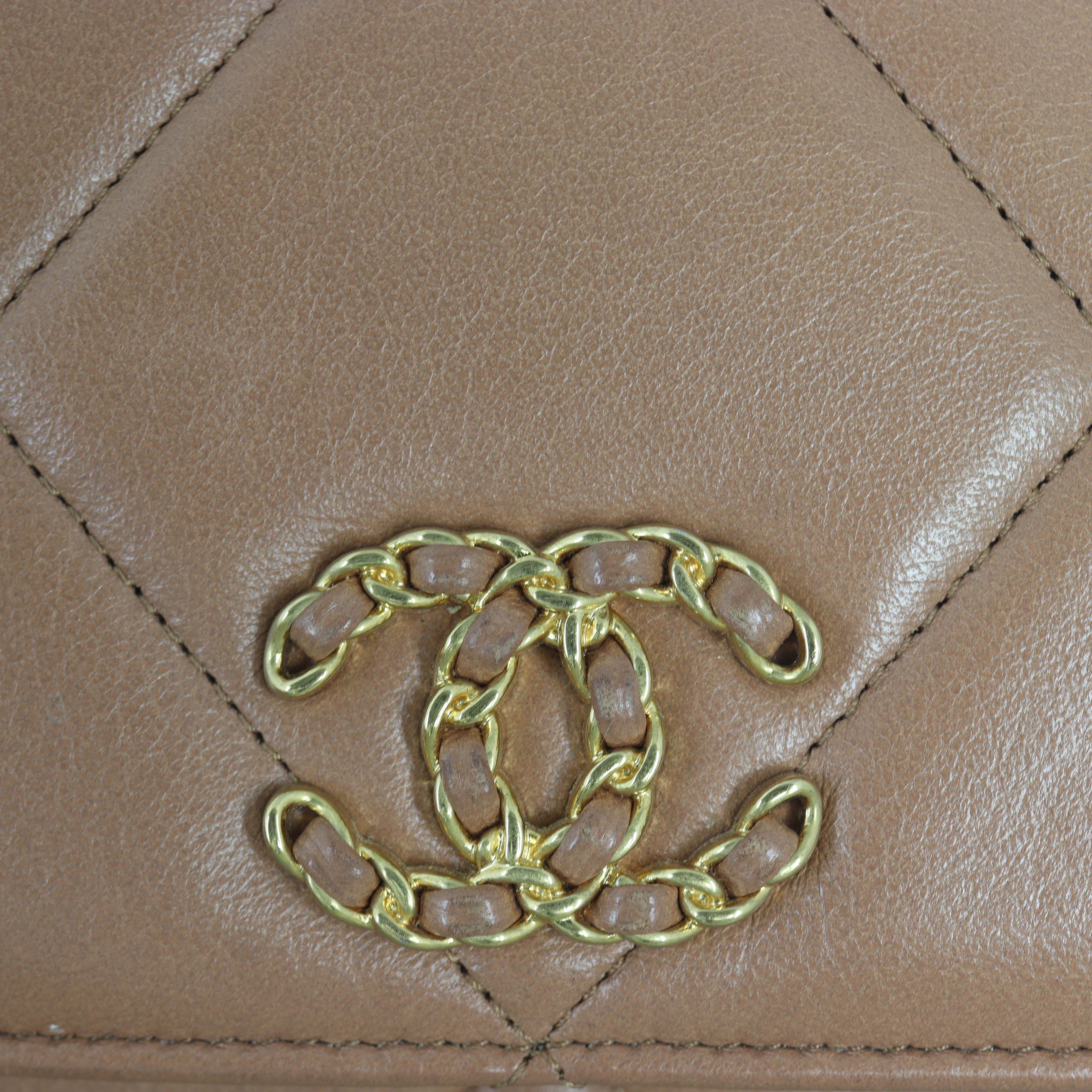 Chanel 19 Wallet on Chain