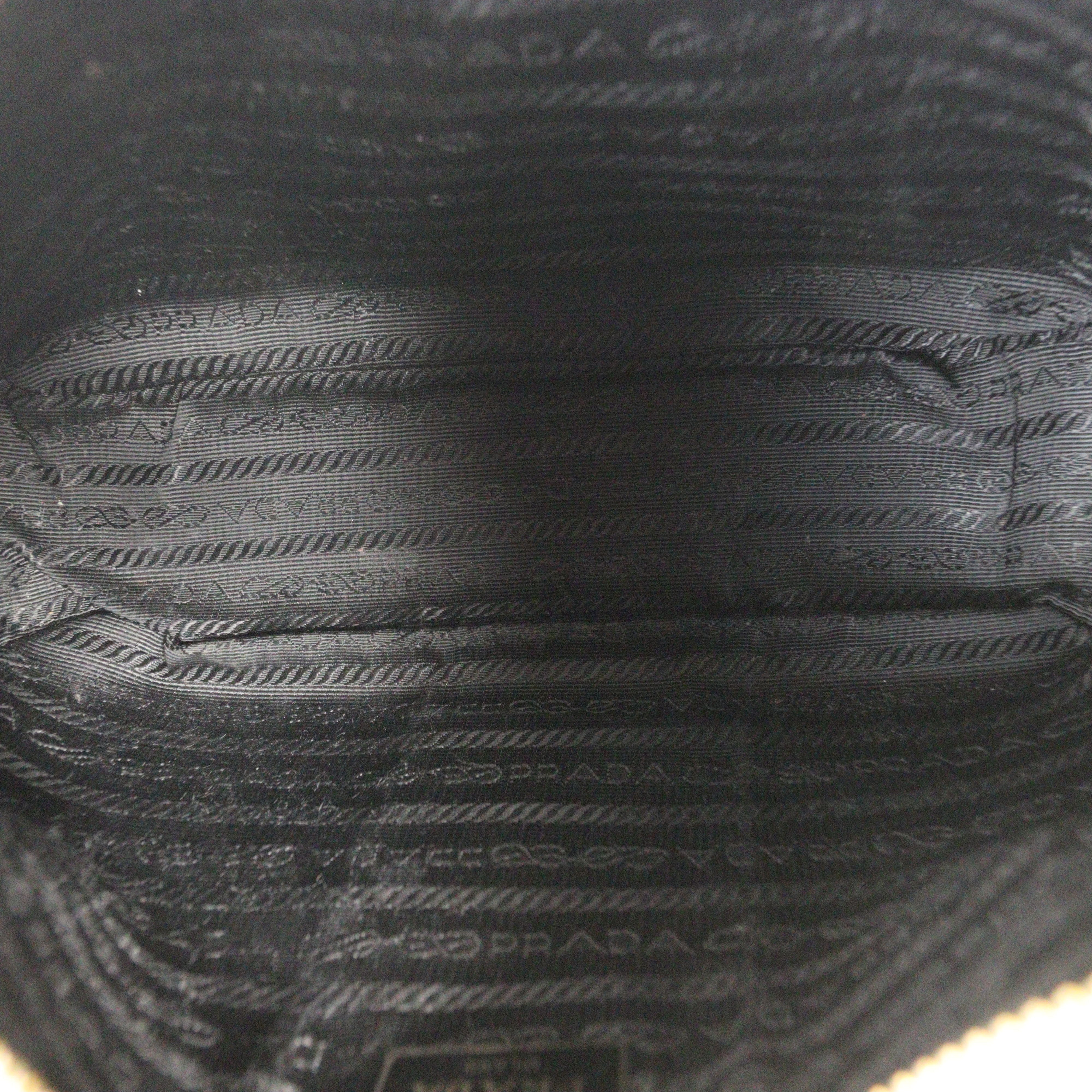 Prada Re-edition 2005 Saffiano Shoulder Bag
