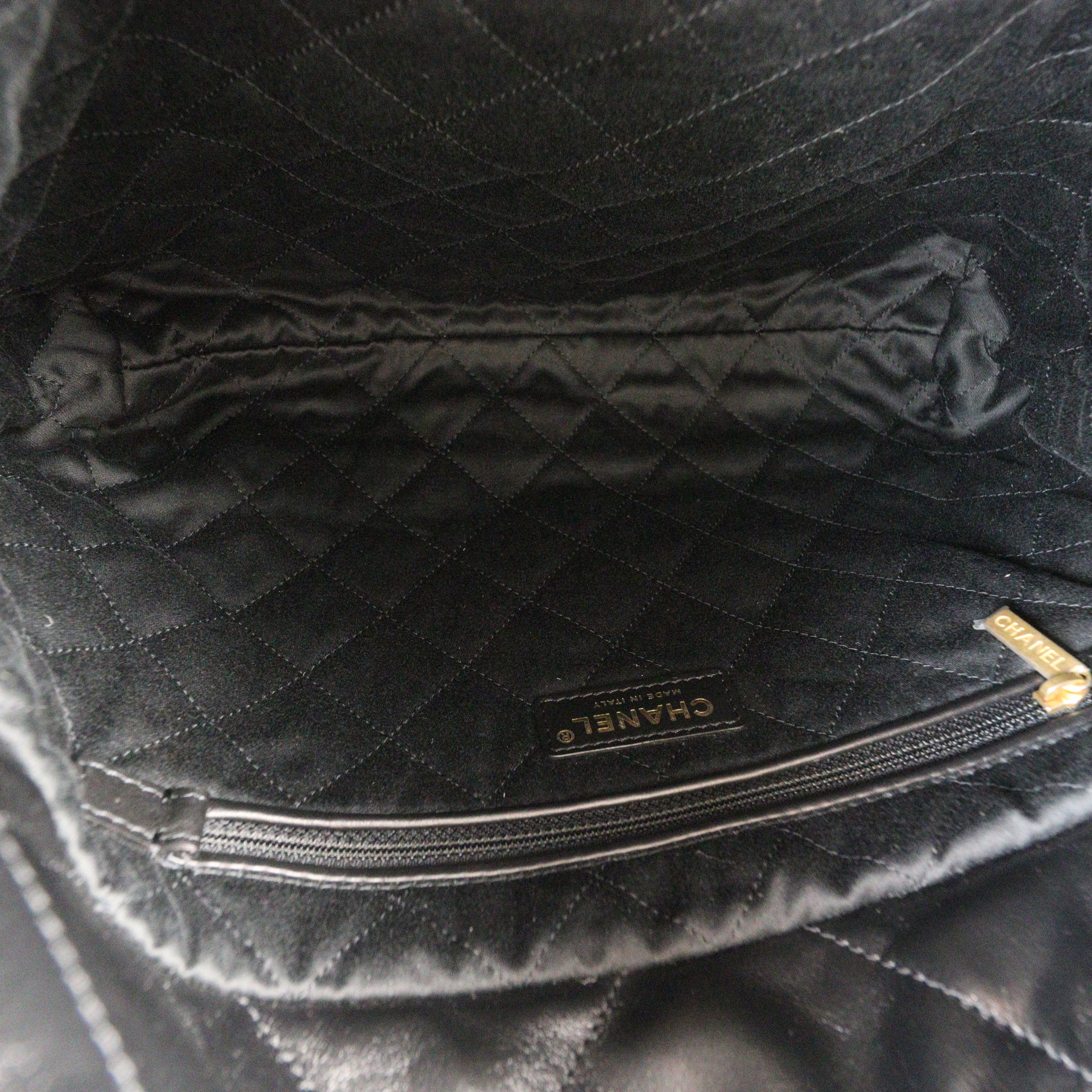 Chanel 22 Hobo Small