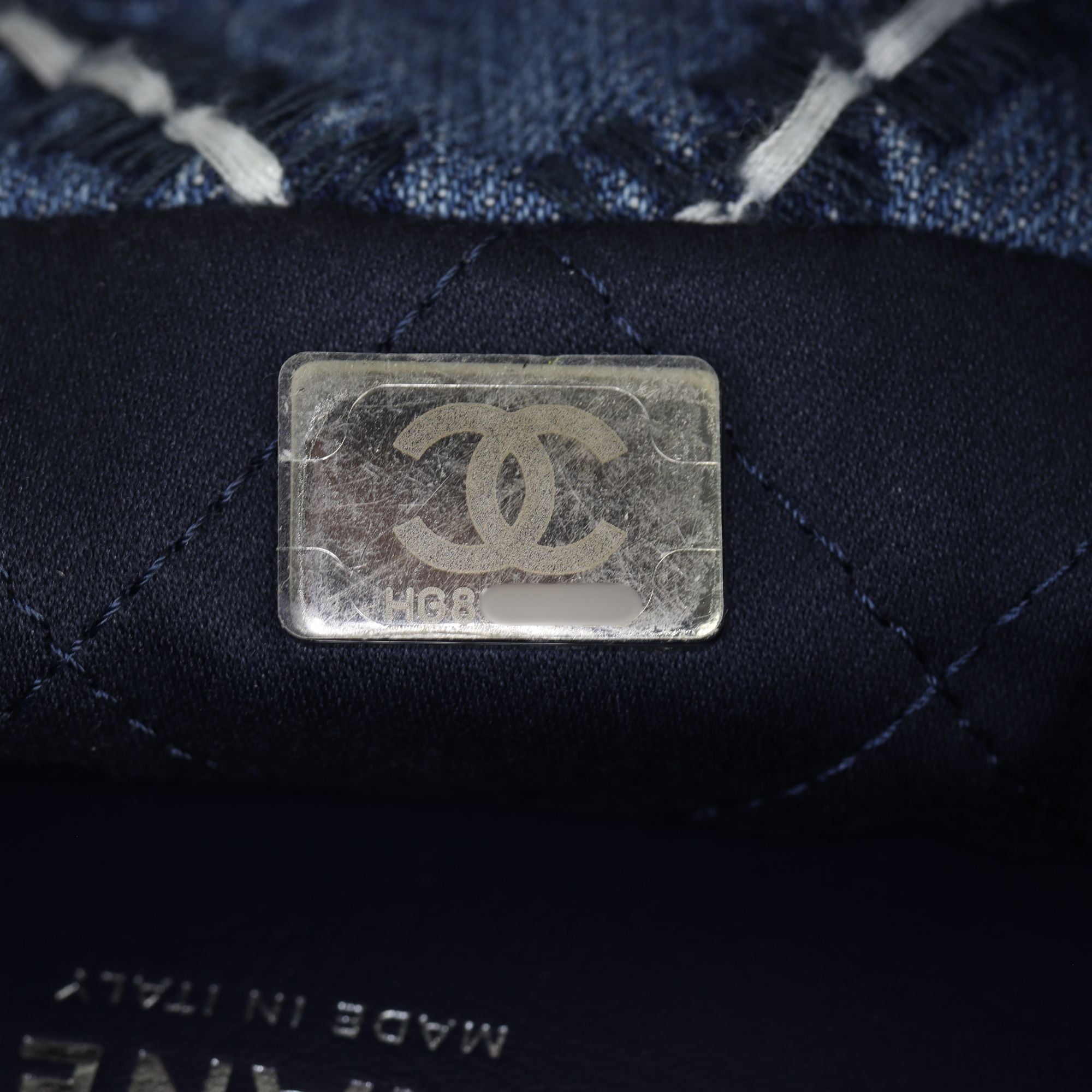 Chanel 22 Hobo Mini