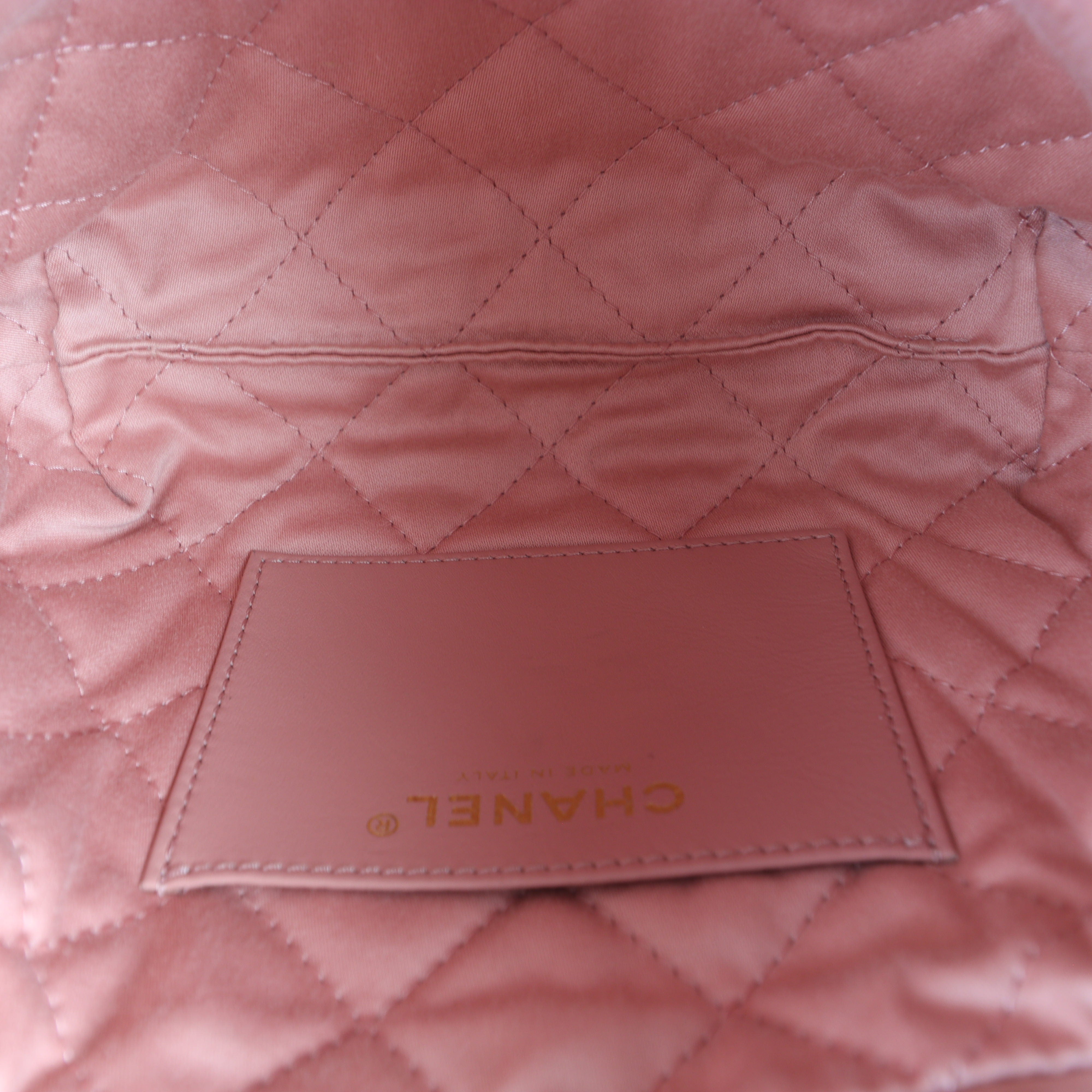 Chanel 22 Hobo Mini