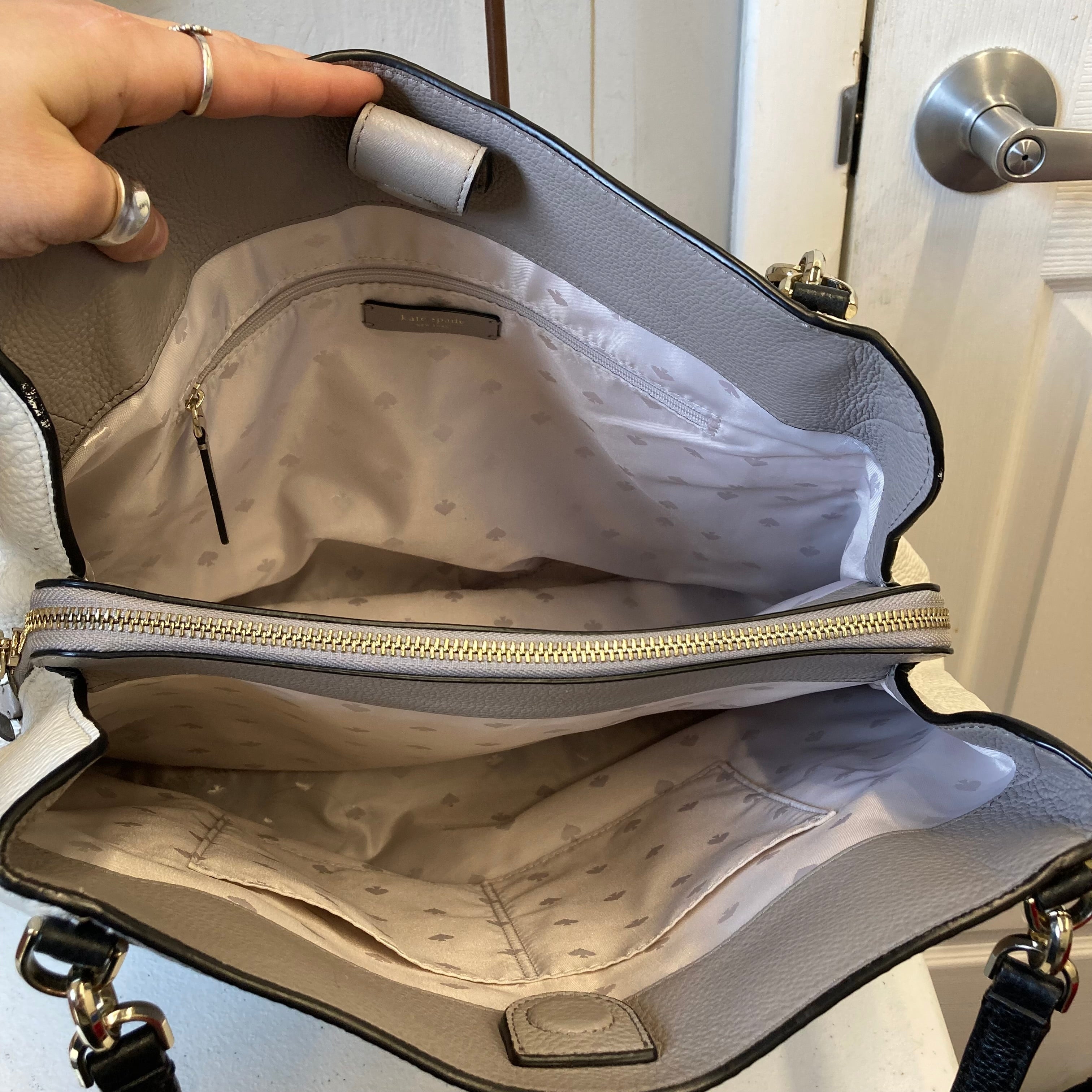 Handbag Designer By Kate Spade In Grey & White, Size:Medium
