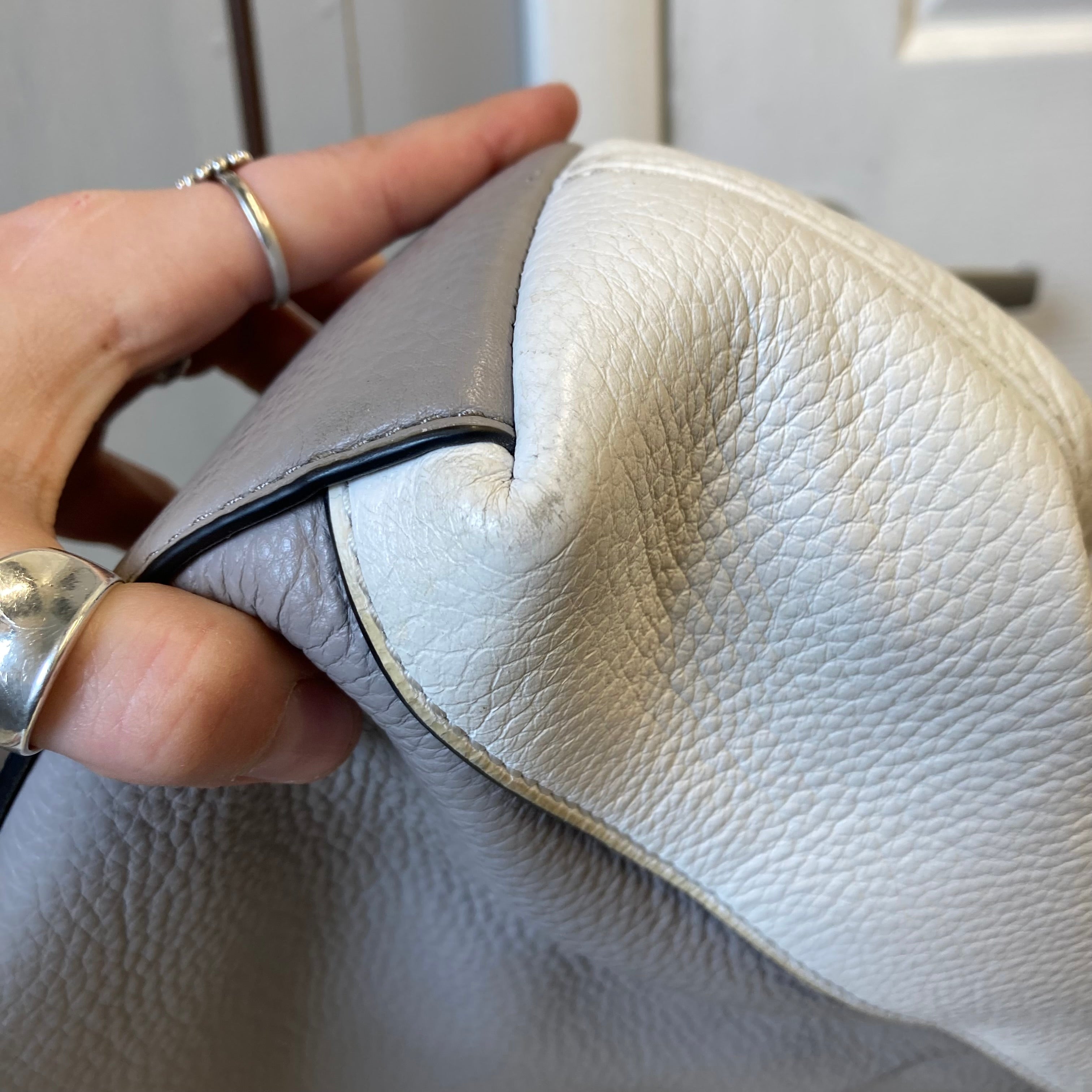 Handbag Designer By Kate Spade In Grey & White, Size:Medium