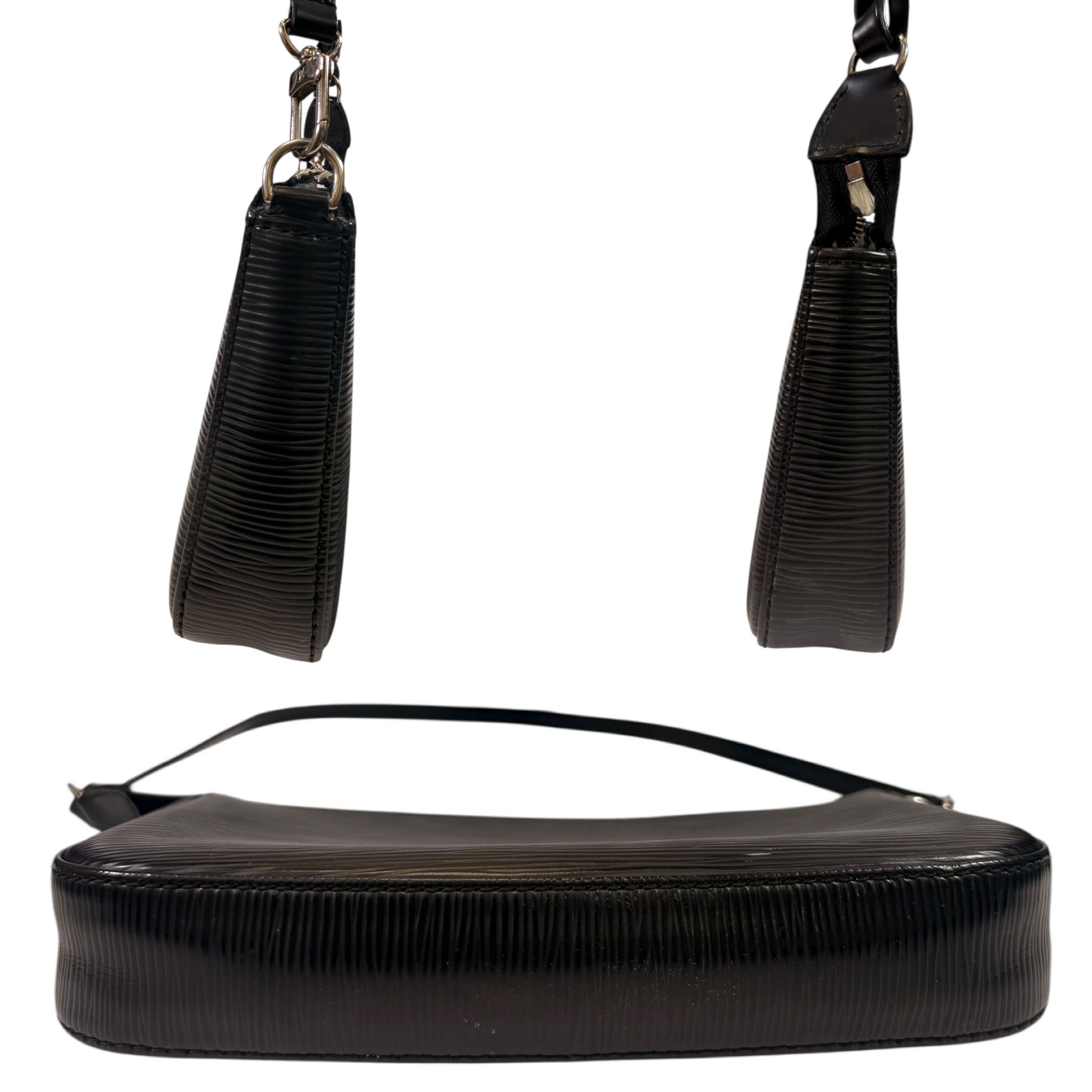 Handbag Luxury Designer By Louis Vuitton, Size: Small