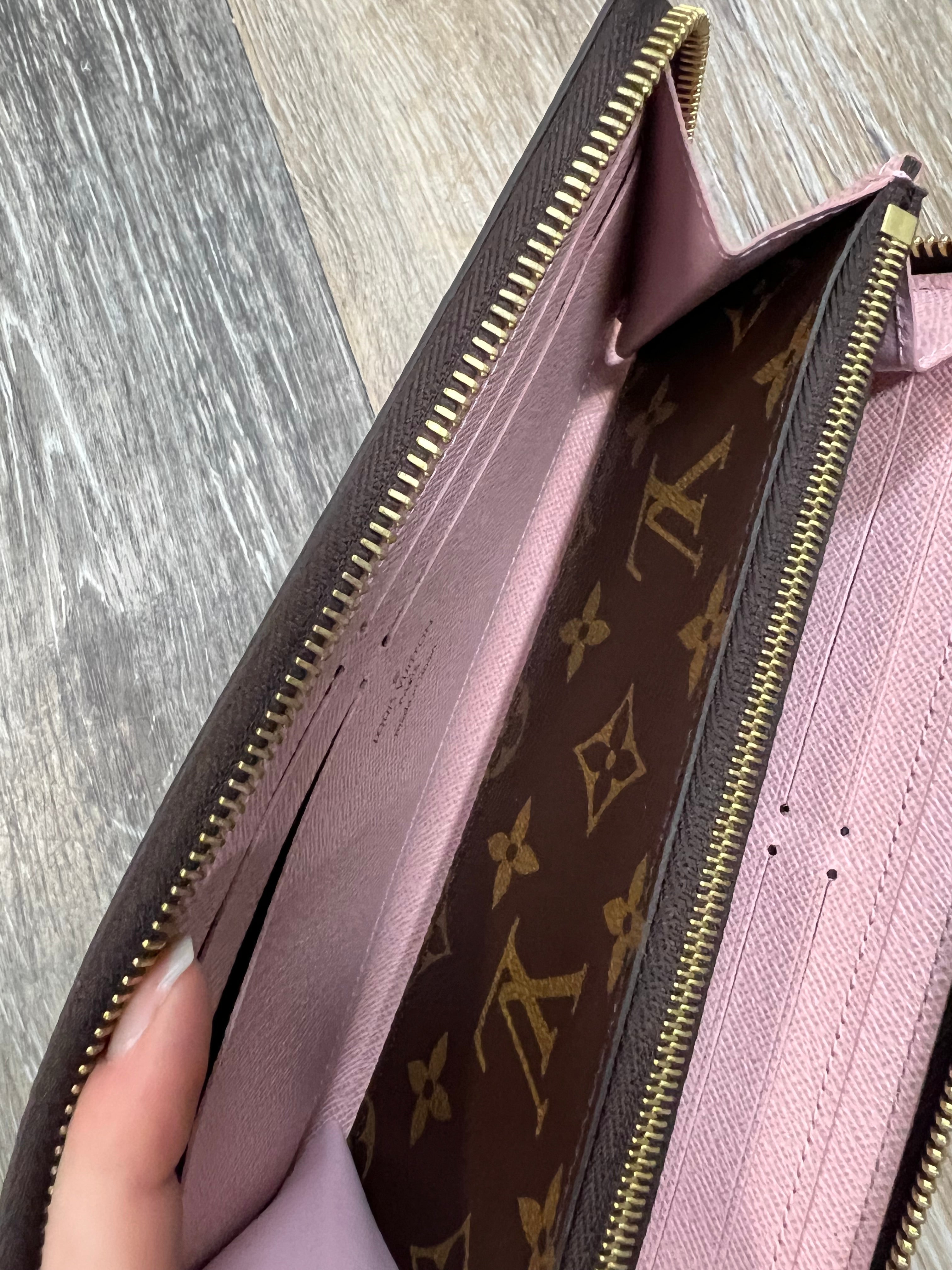 Wallet Luxury Designer By Louis Vuitton, Size: Medium