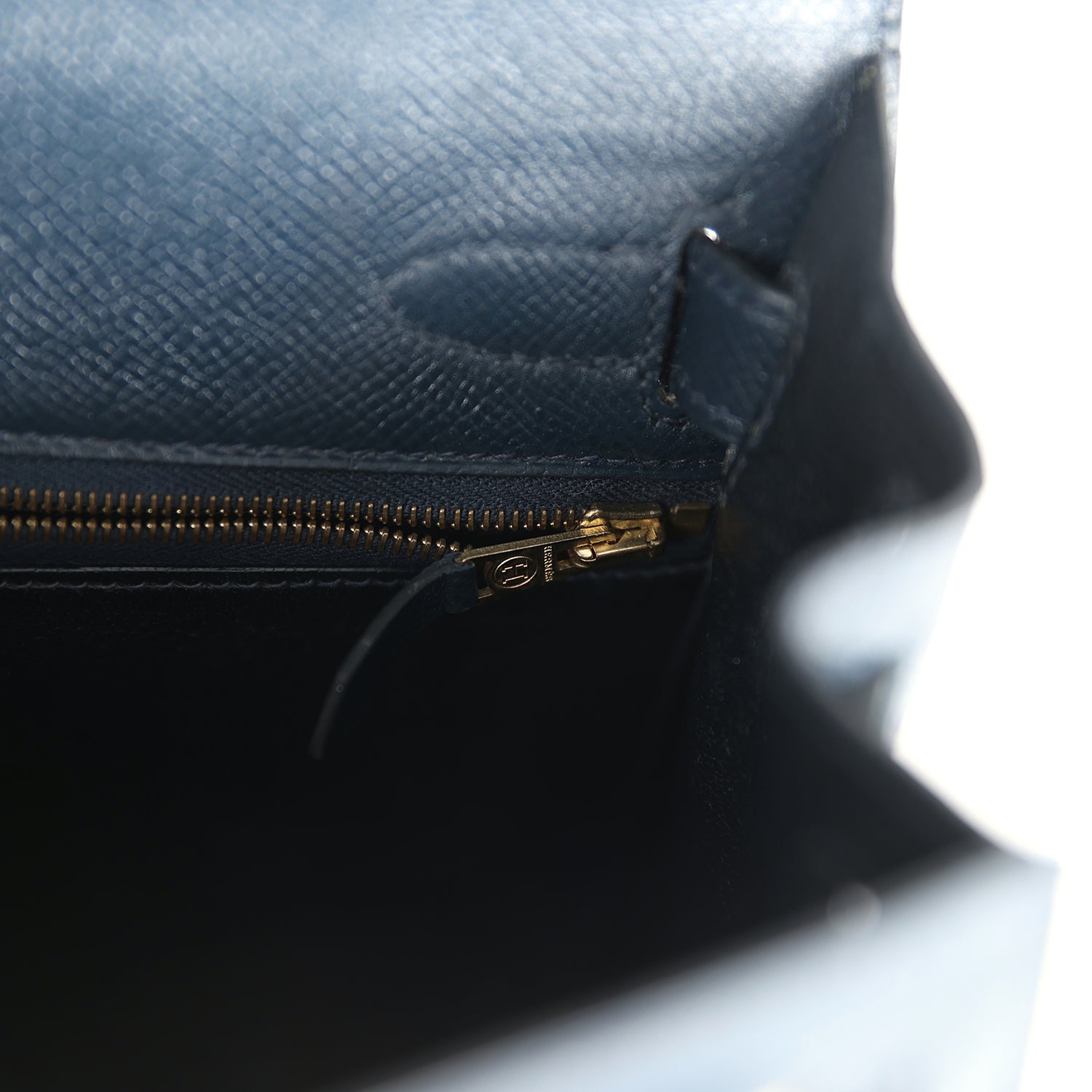 Vintage Hermes Kelly Sellier 28 Bleu Marine Courchevel and Ecru Crinoline Gold Hardware