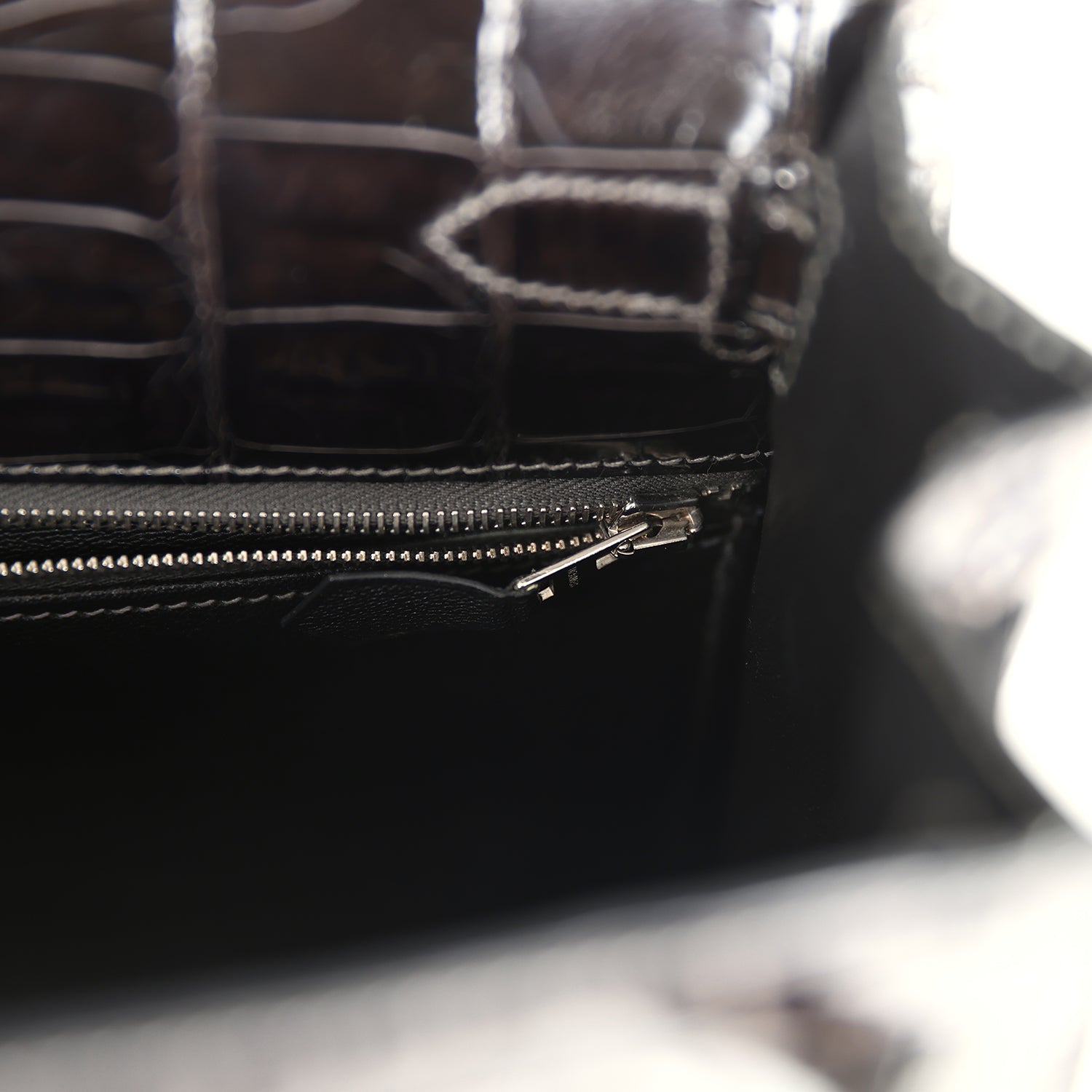 Vintage Hermes Kelly Sellier 28 Gris Fonce Shiny Niloticus Crocodile Palladium Hardware