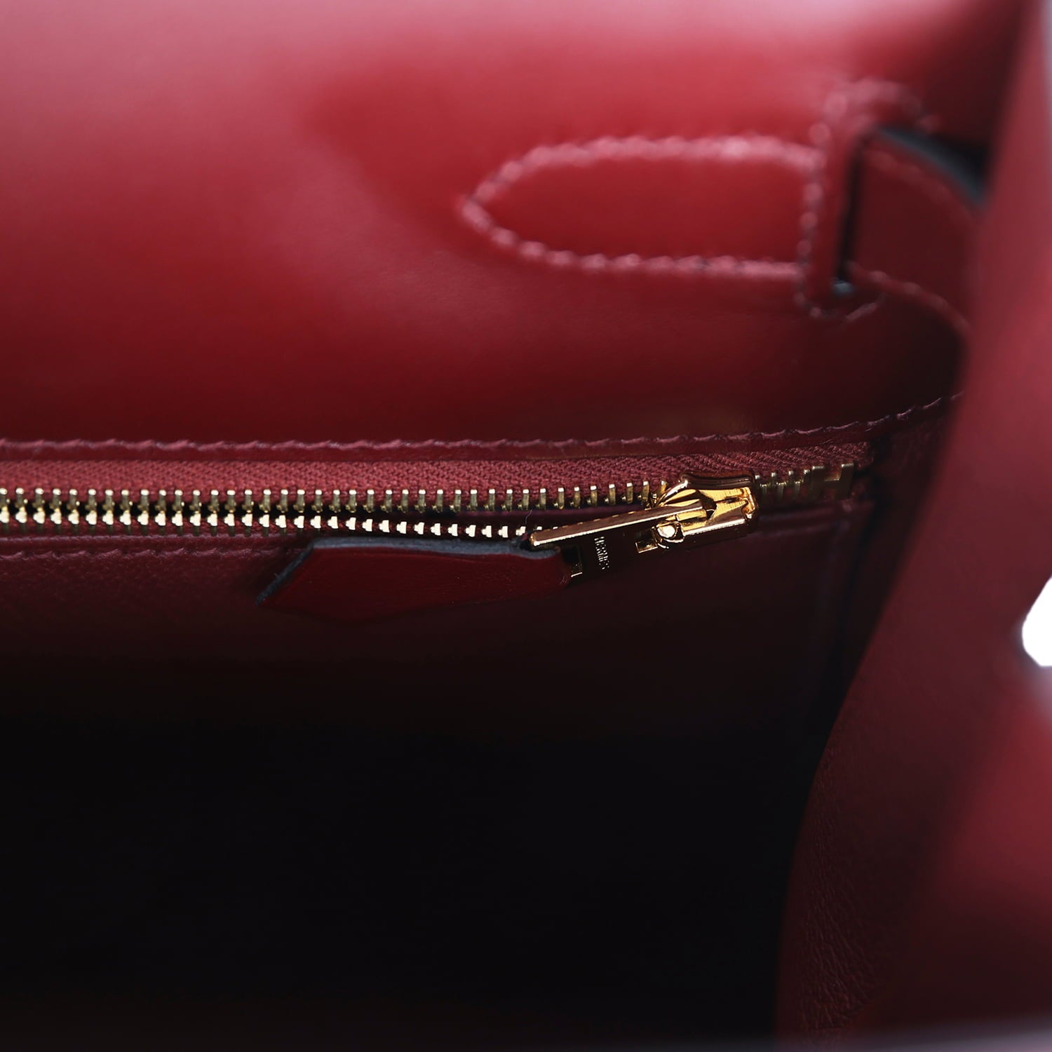 Pre-owned Hermes Kelly Sellier 28 Rouge H Sombrero Gold Hardware