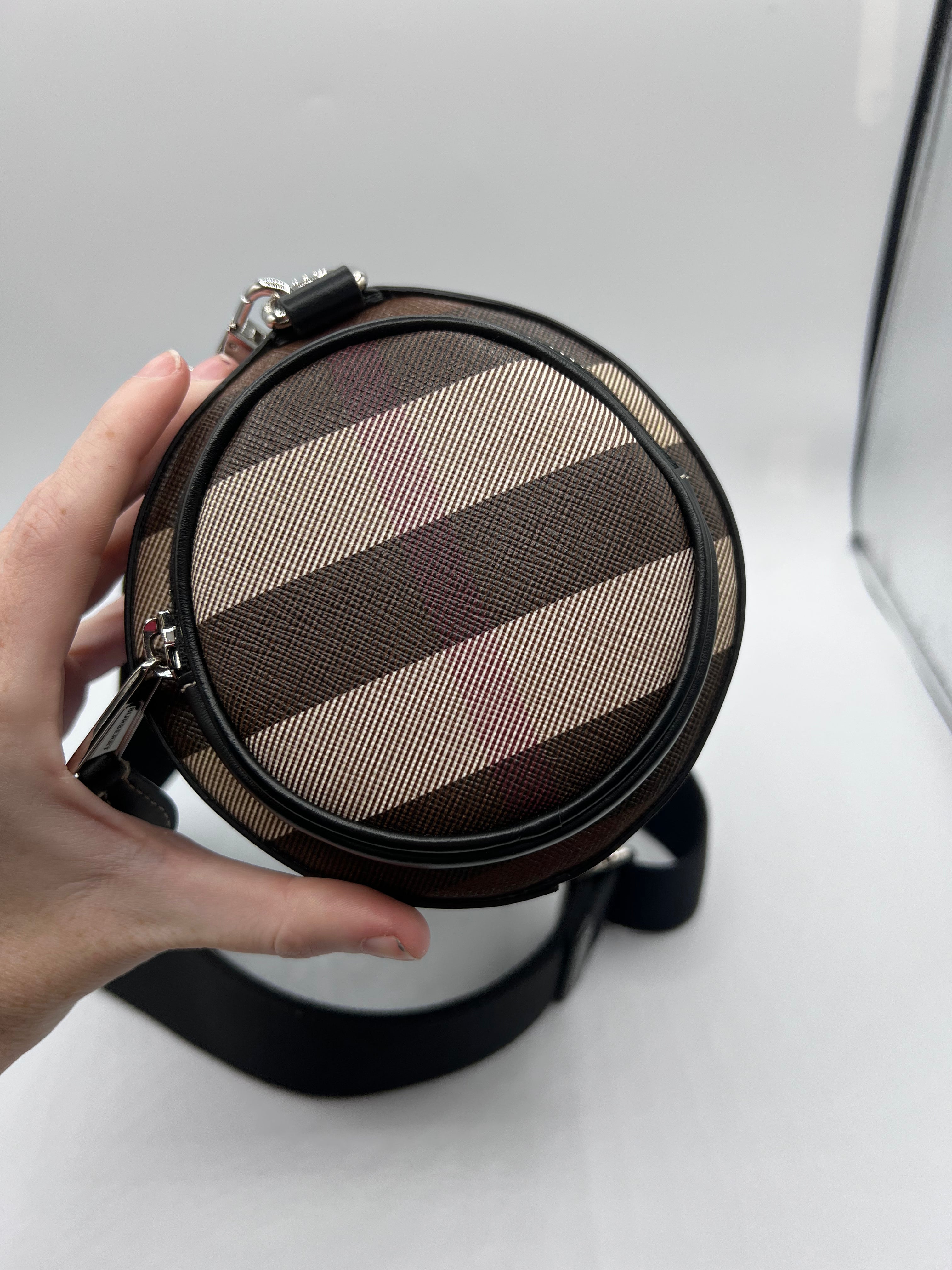 Crossbody Luxury Designer By Burberry In Plaid Pattern, Size:Medium