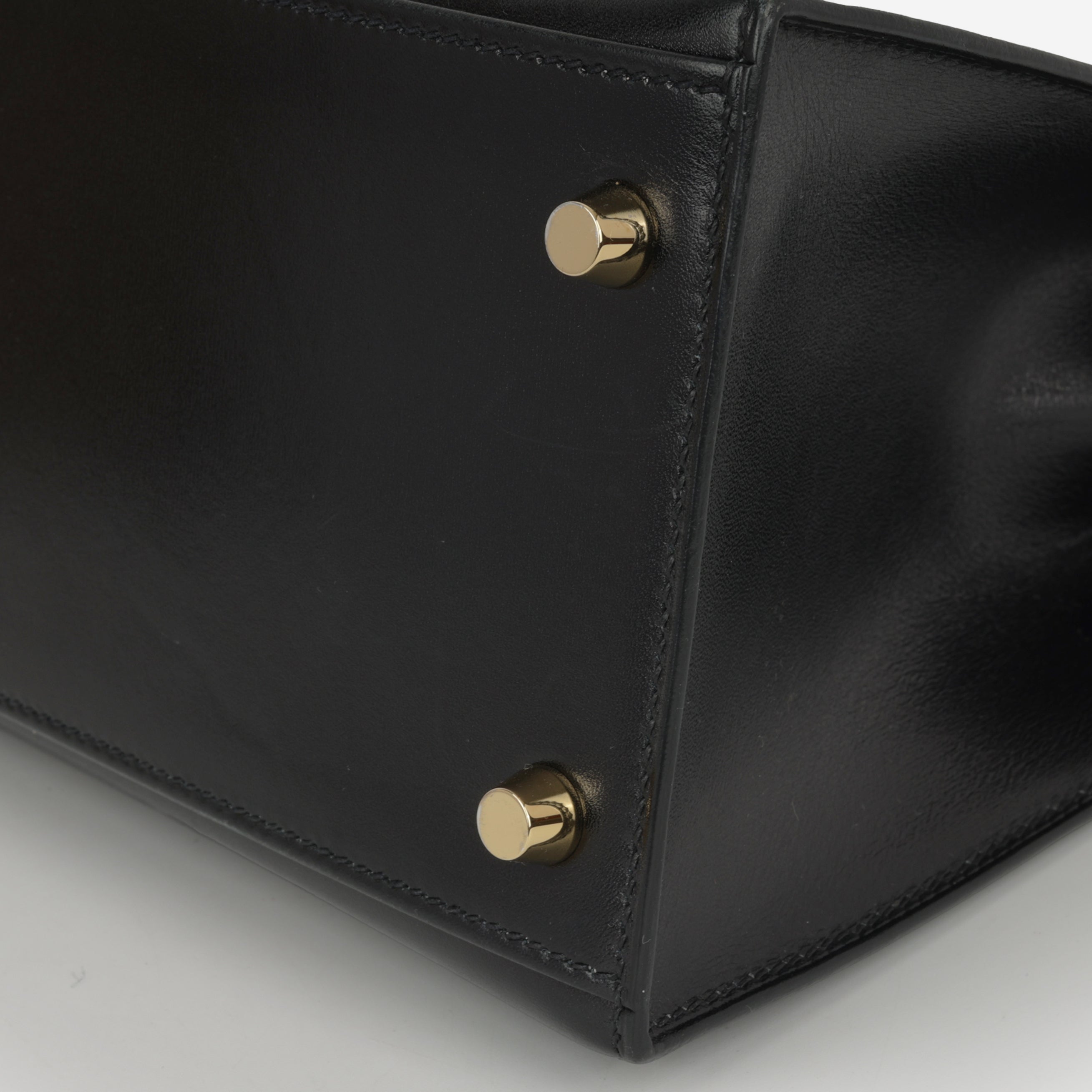 Hermès Kelly 28 - Noir Box Calf | Gold Hardware
