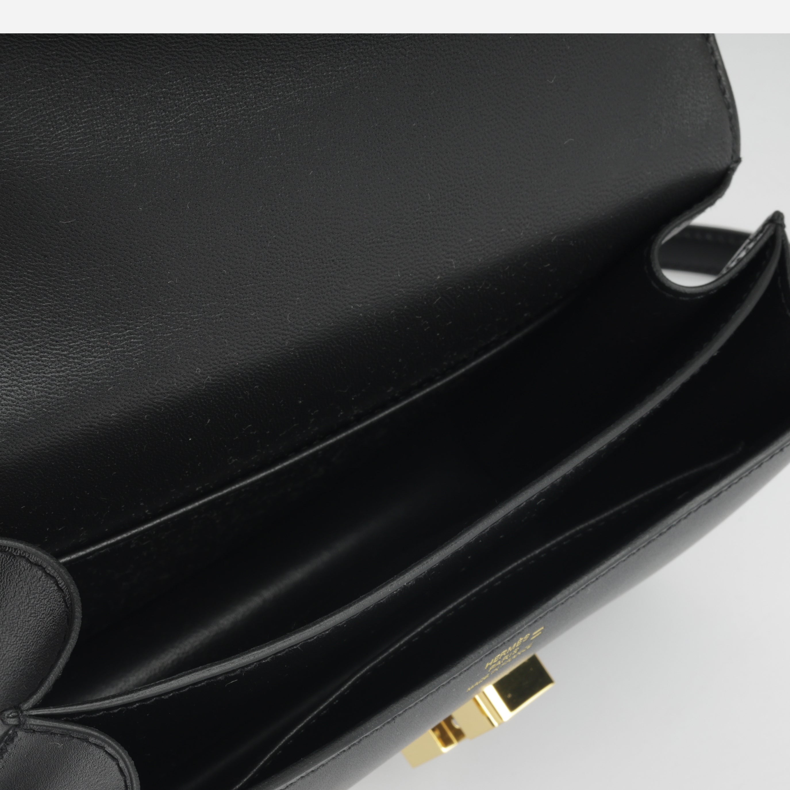 Constance 18 - Noir Evercalf