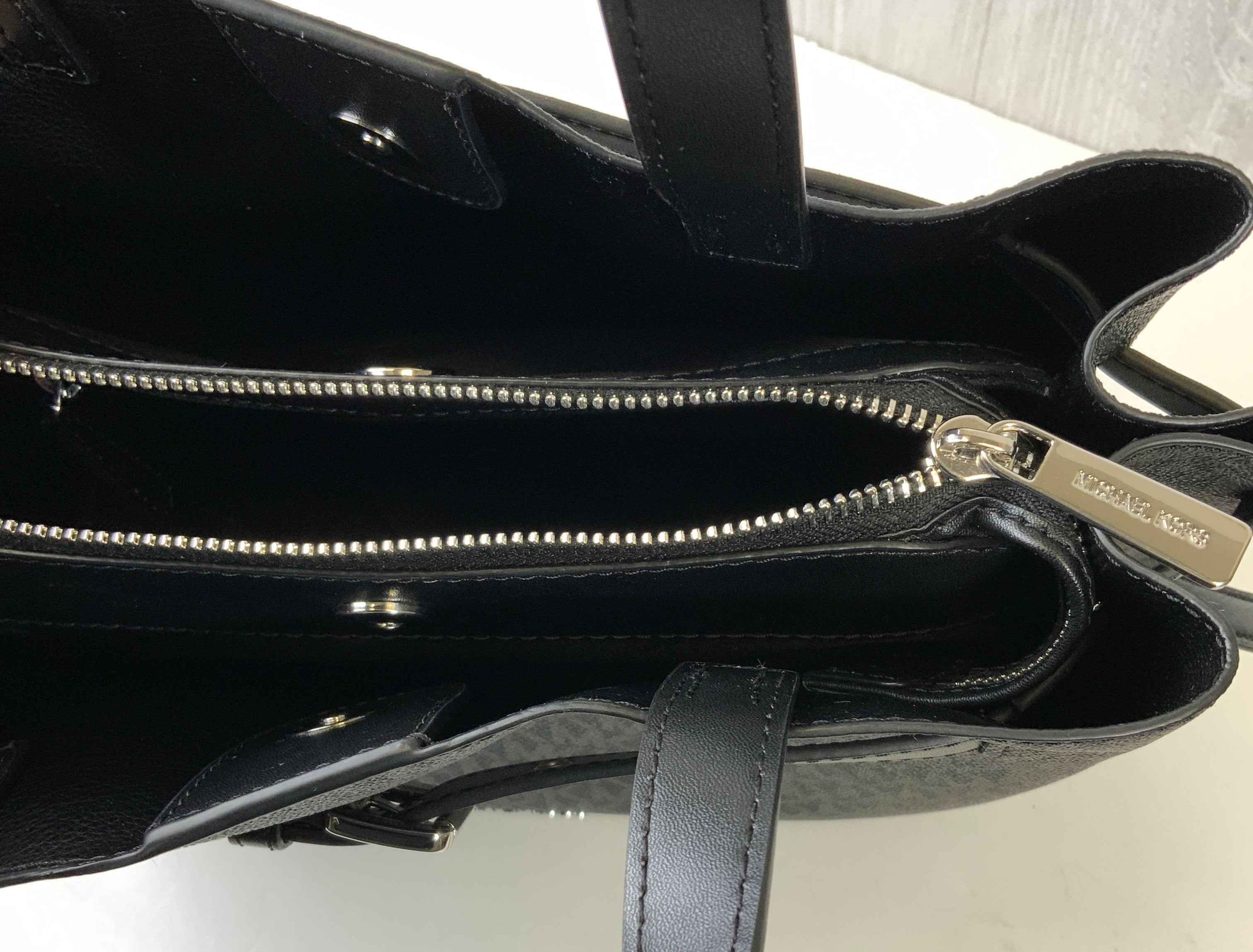 Handbag Designer By Michael Kors, Size: Medium
