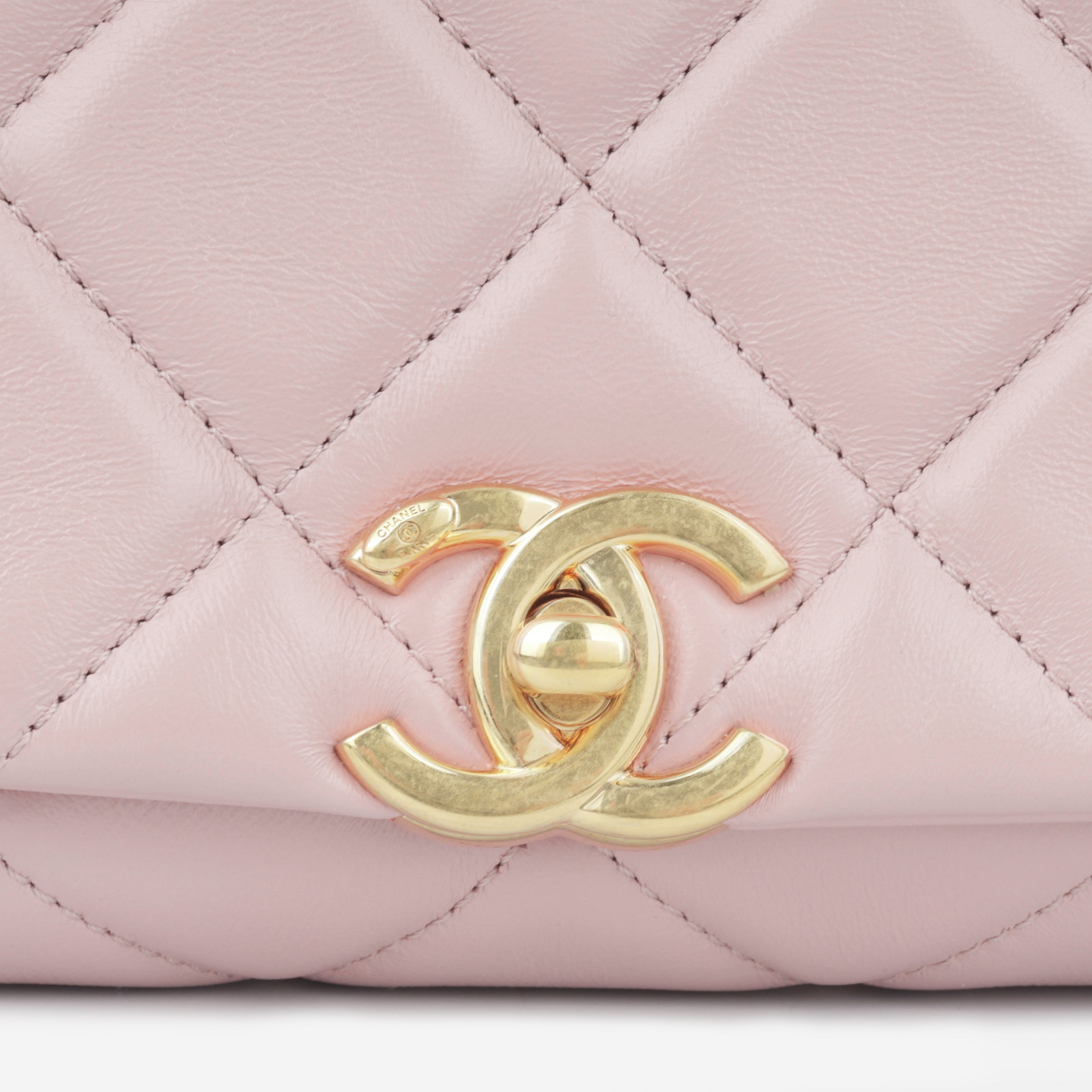 Seasonal Enamel Chain Top Flap