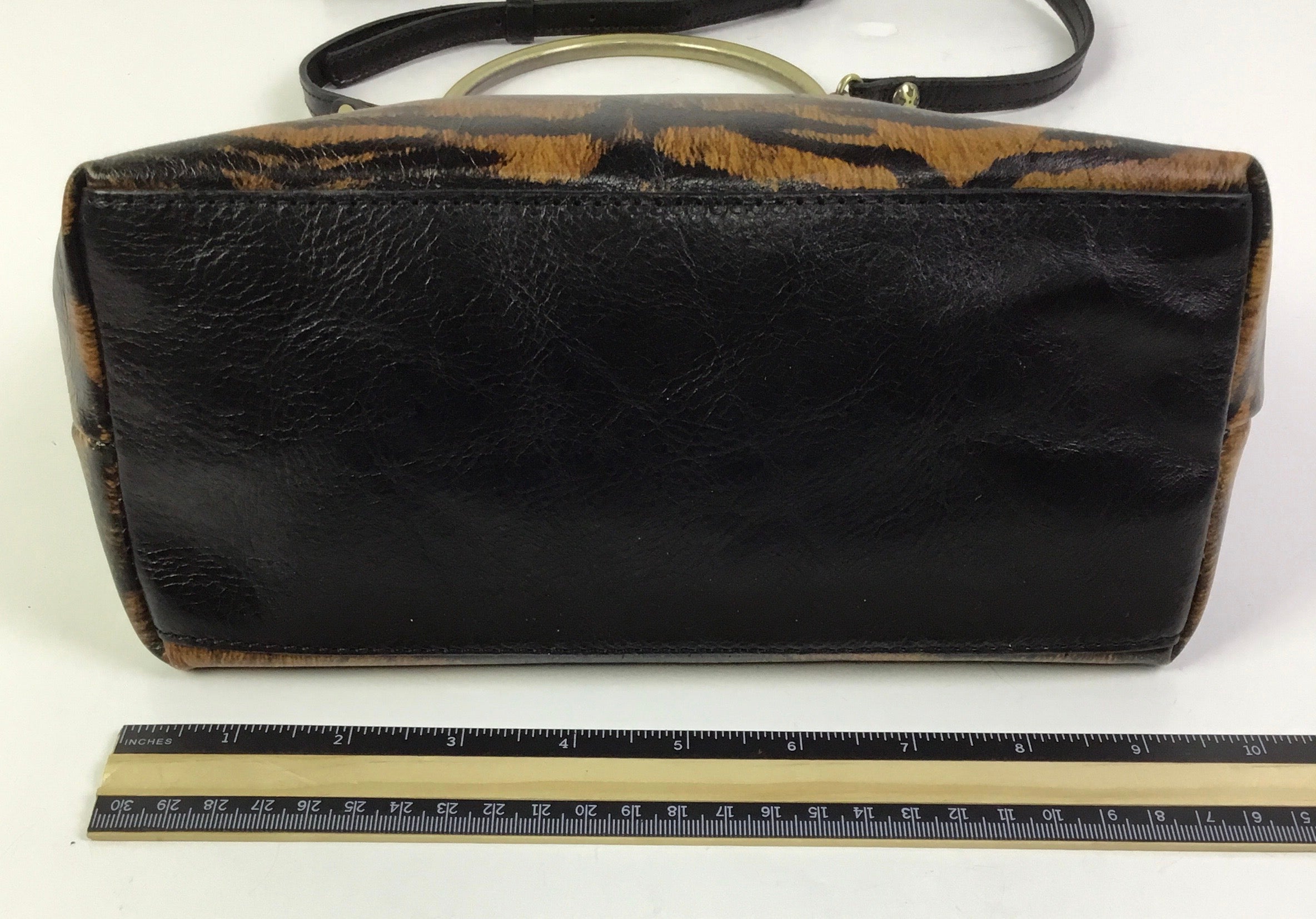 Crossbody Designer By Patricia Nash In Animal Print, Size:Medium