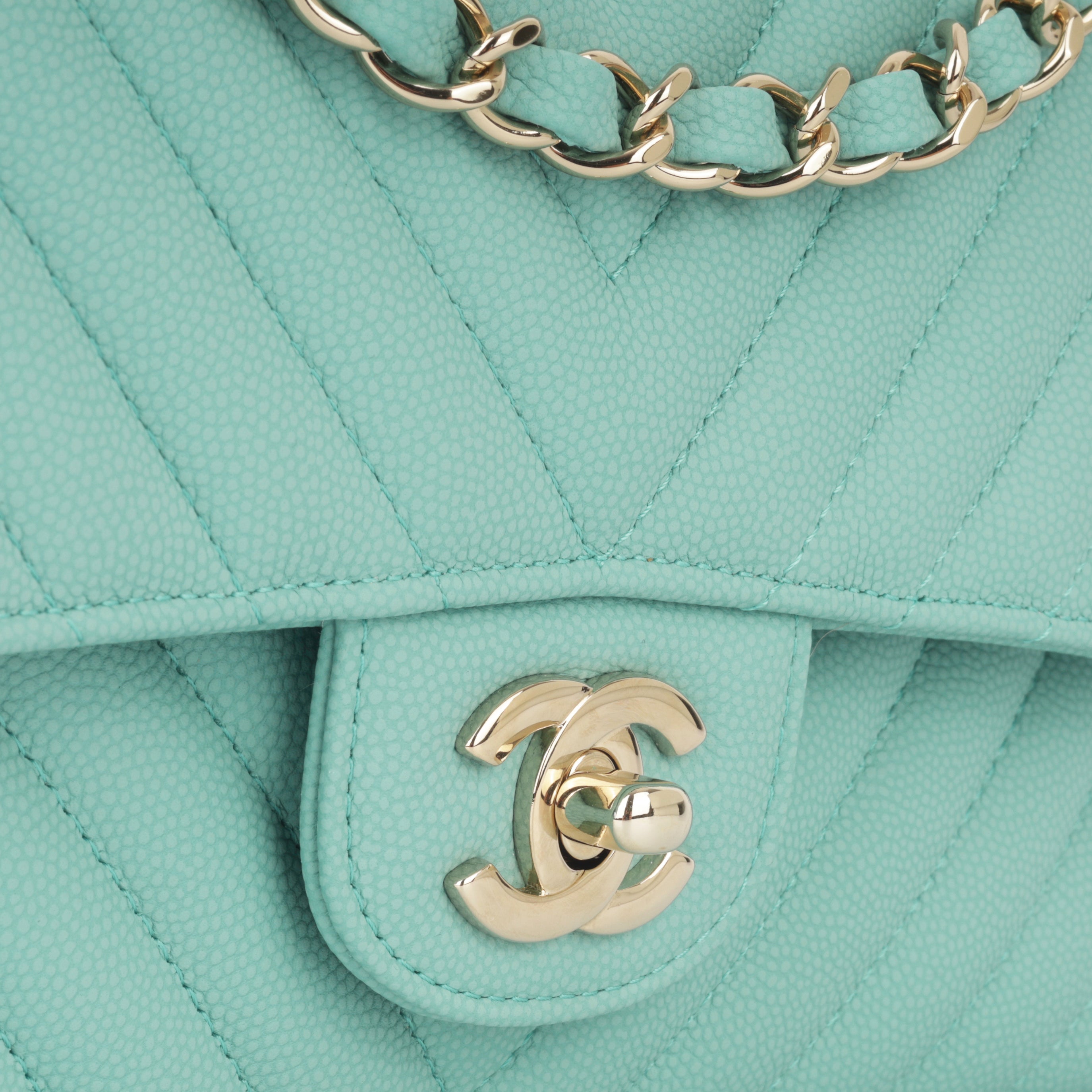 Medium Chevron Flap