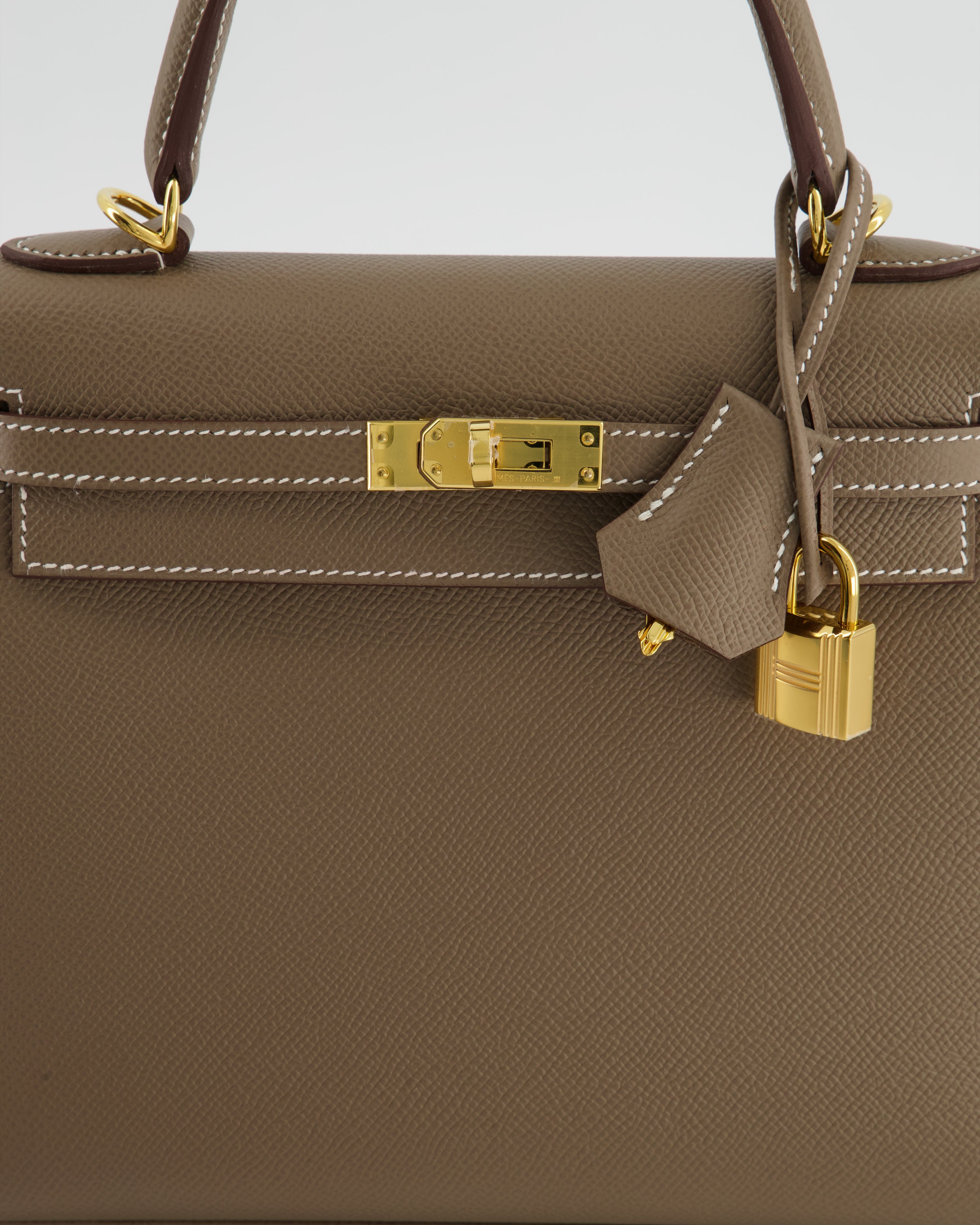 *HOLY GRAIL* Hermès Kelly 25 Sellier Bag in Etoupe Epsom Leather and Gold Hardware