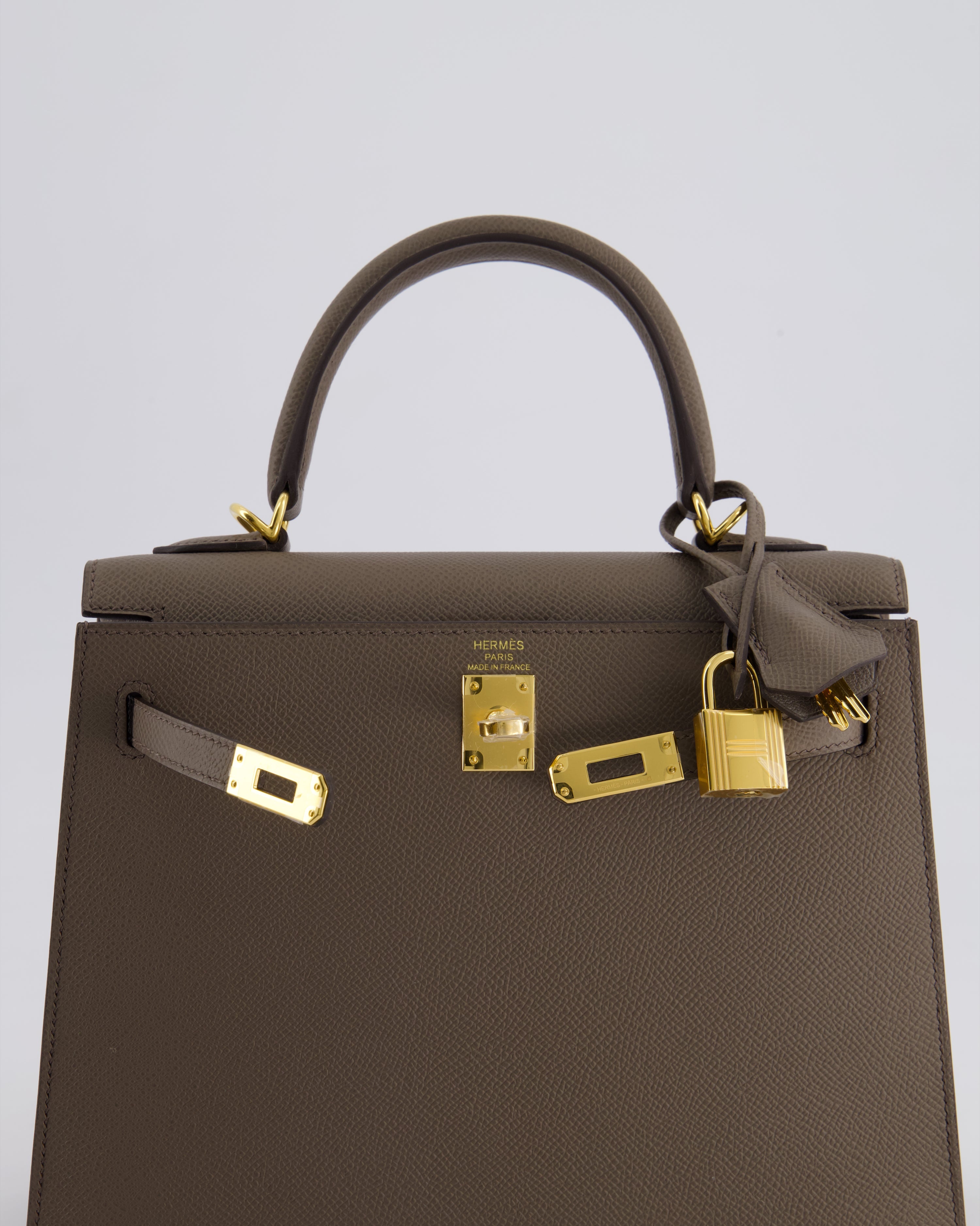 *RARE* Hermès Kelly 25 Sellier Bag in Gris Etain Epsom Leather with Gold Hardware