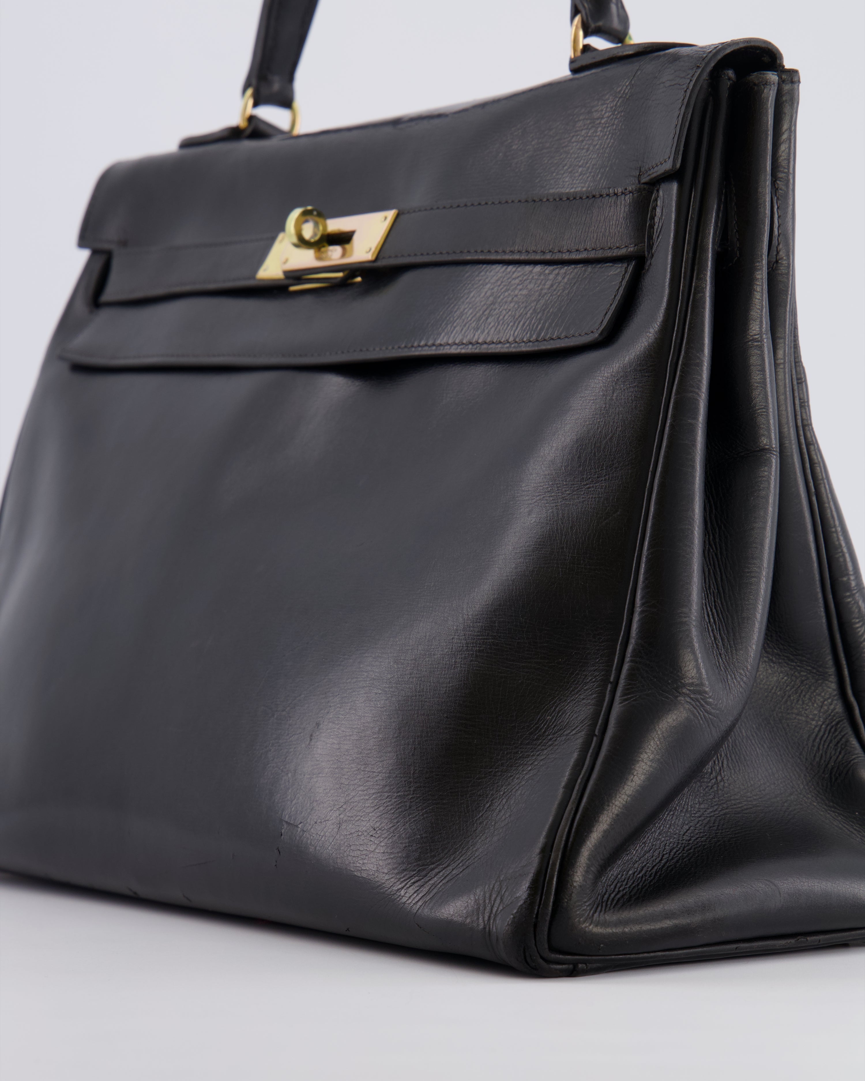 *FIRE PRICE* Hermès Vintage Kelly 32 Retourne Bag in Black Calfskin Box Leather with Gold Hardware