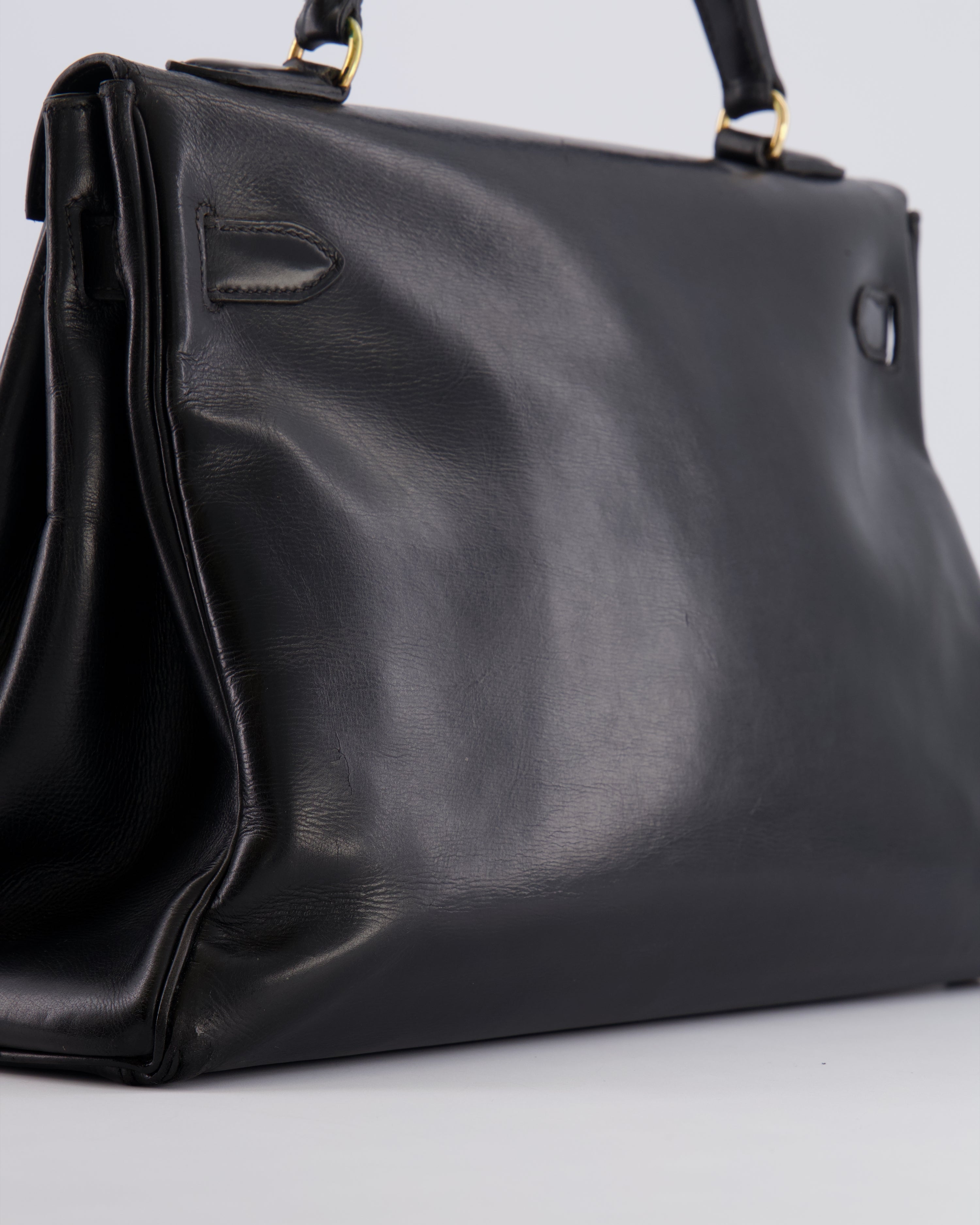 *FIRE PRICE* Hermès Vintage Kelly 32 Retourne Bag in Black Calfskin Box Leather with Gold Hardware