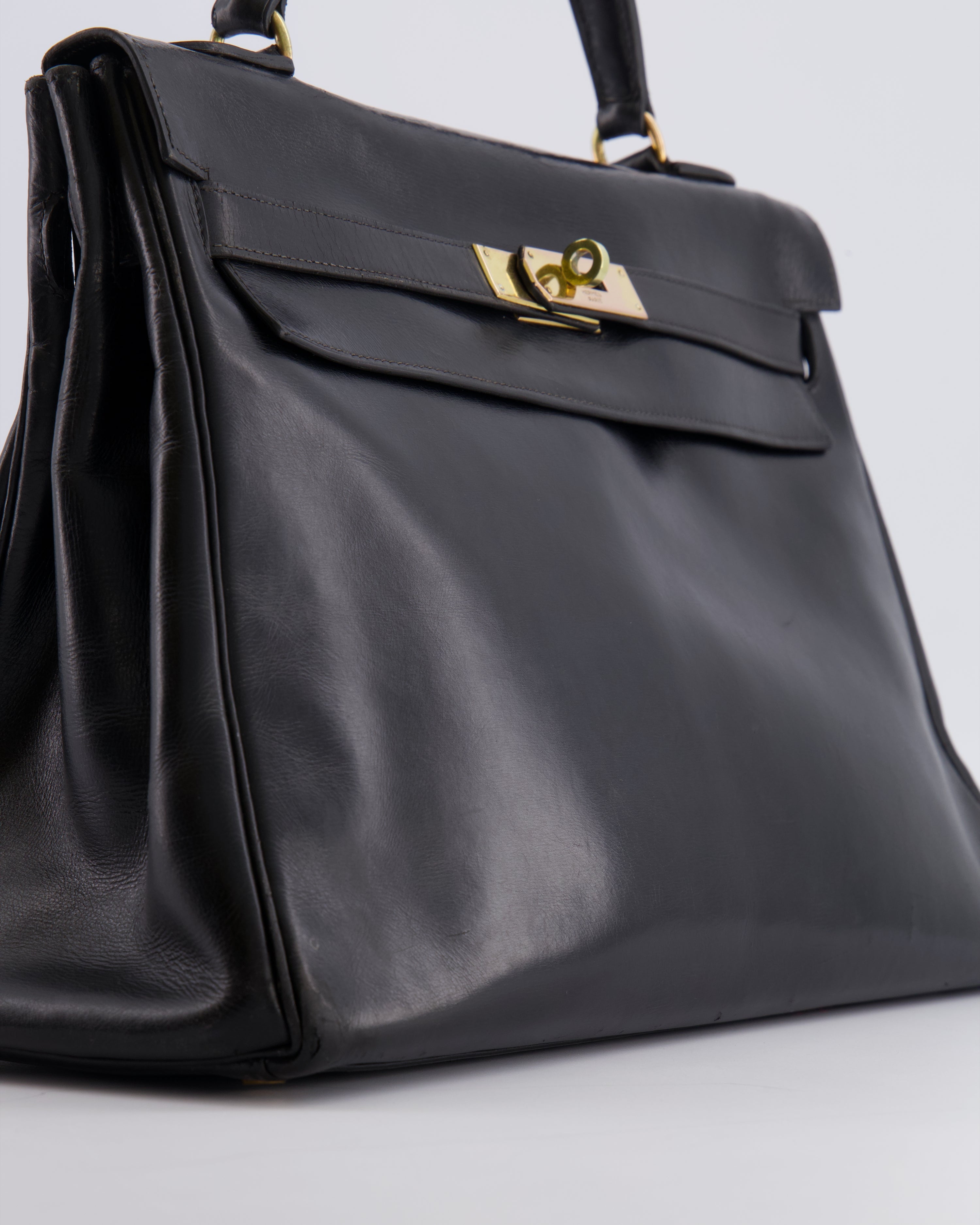 *FIRE PRICE* Hermès Vintage Kelly 32 Retourne Bag in Black Calfskin Box Leather with Gold Hardware