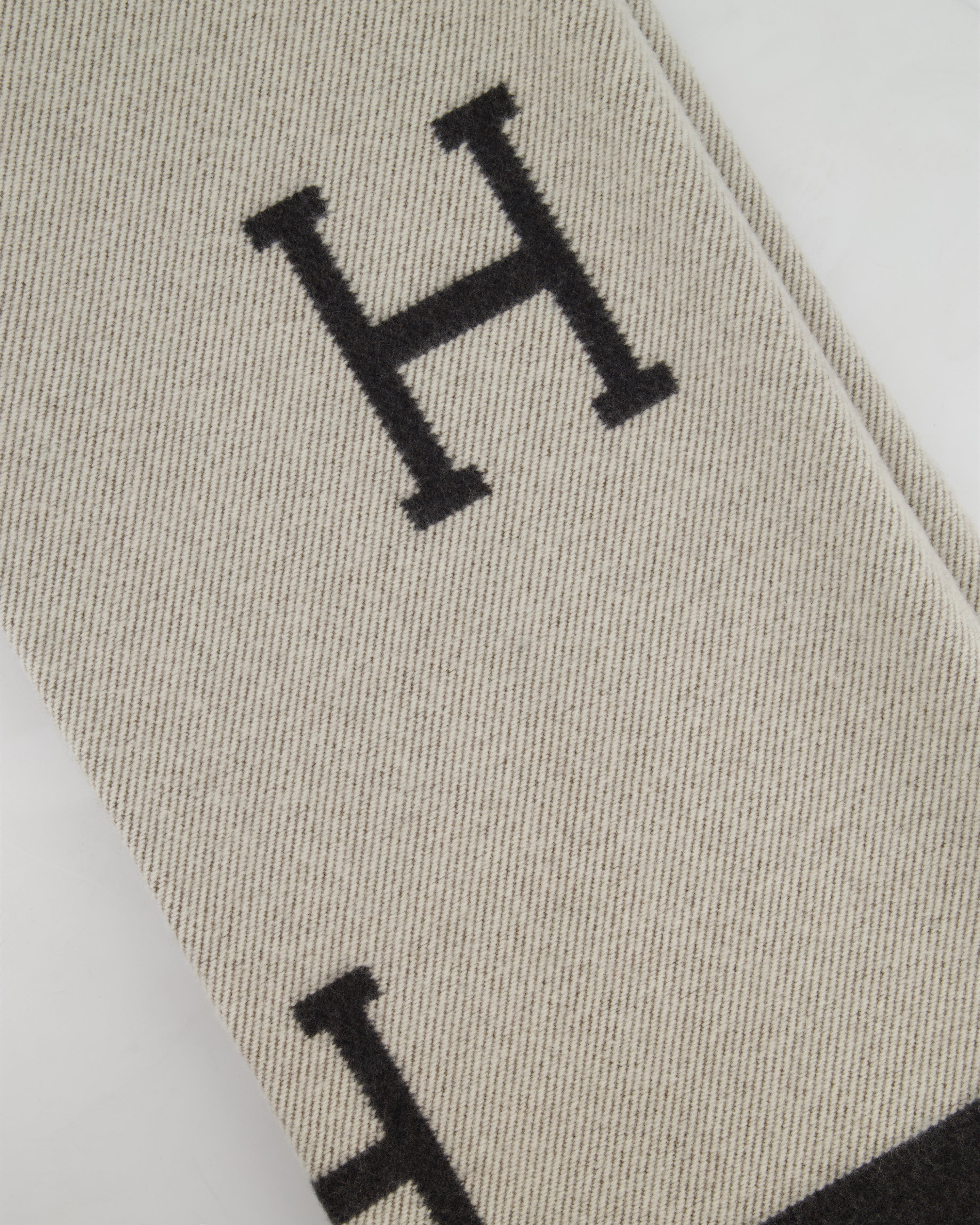 *STORE FRESH* Hermès Gris Fonce and Ecru Cashmere Avalon Throw Blanket RRP £1,620