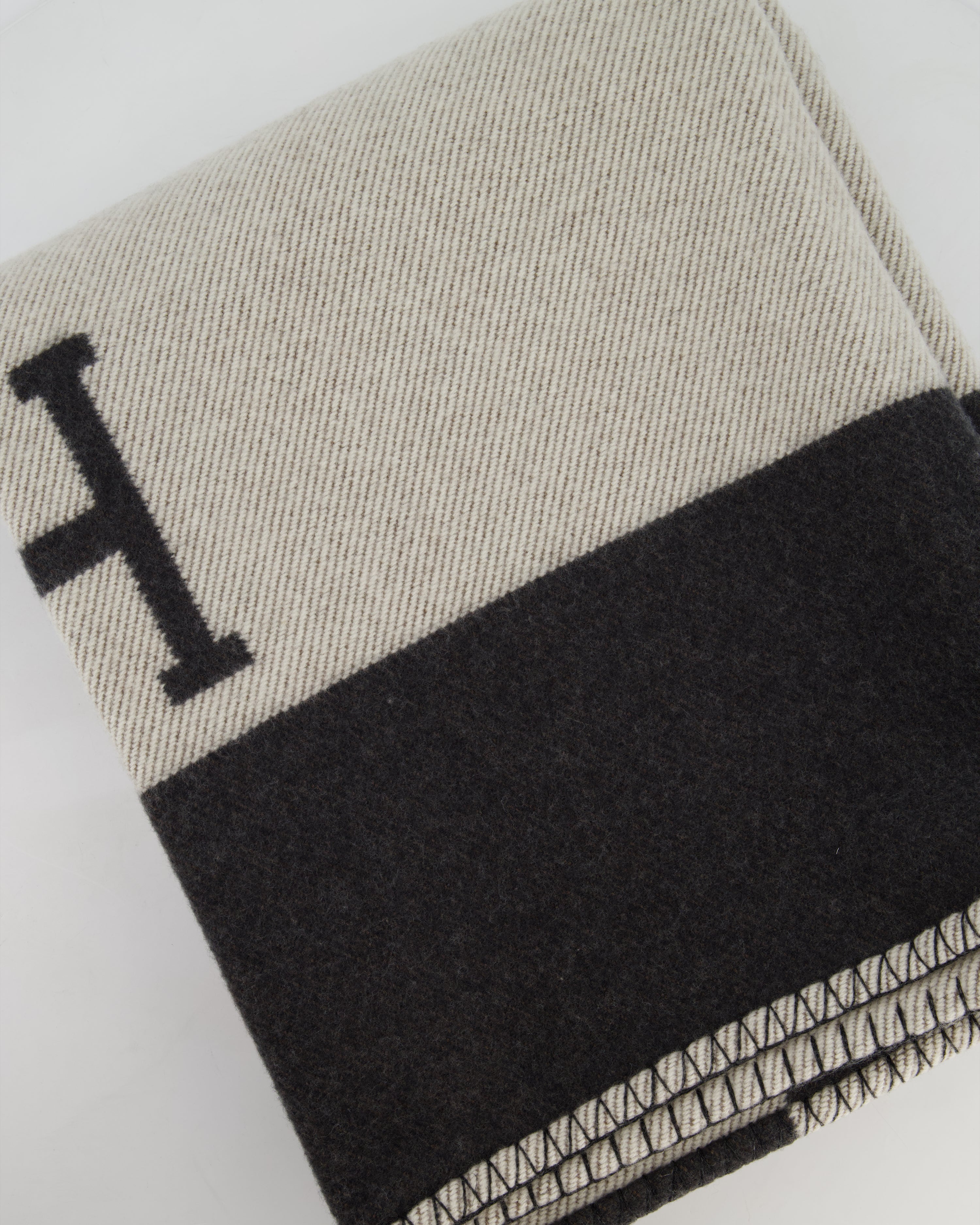 *STORE FRESH* Hermès Gris Fonce and Ecru Cashmere Avalon Throw Blanket RRP £1,620