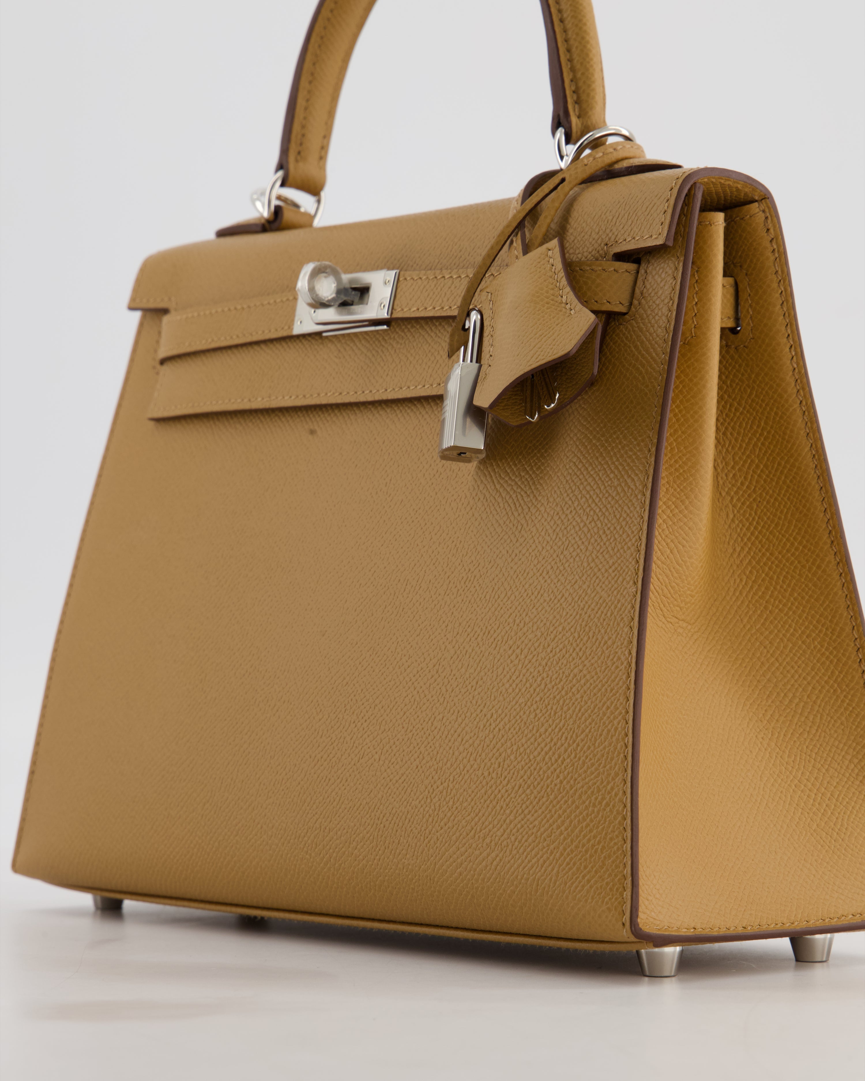Hermès Kelly 25 Sellier Bag in Biscuit Epsom Leather with Palladium Hardware