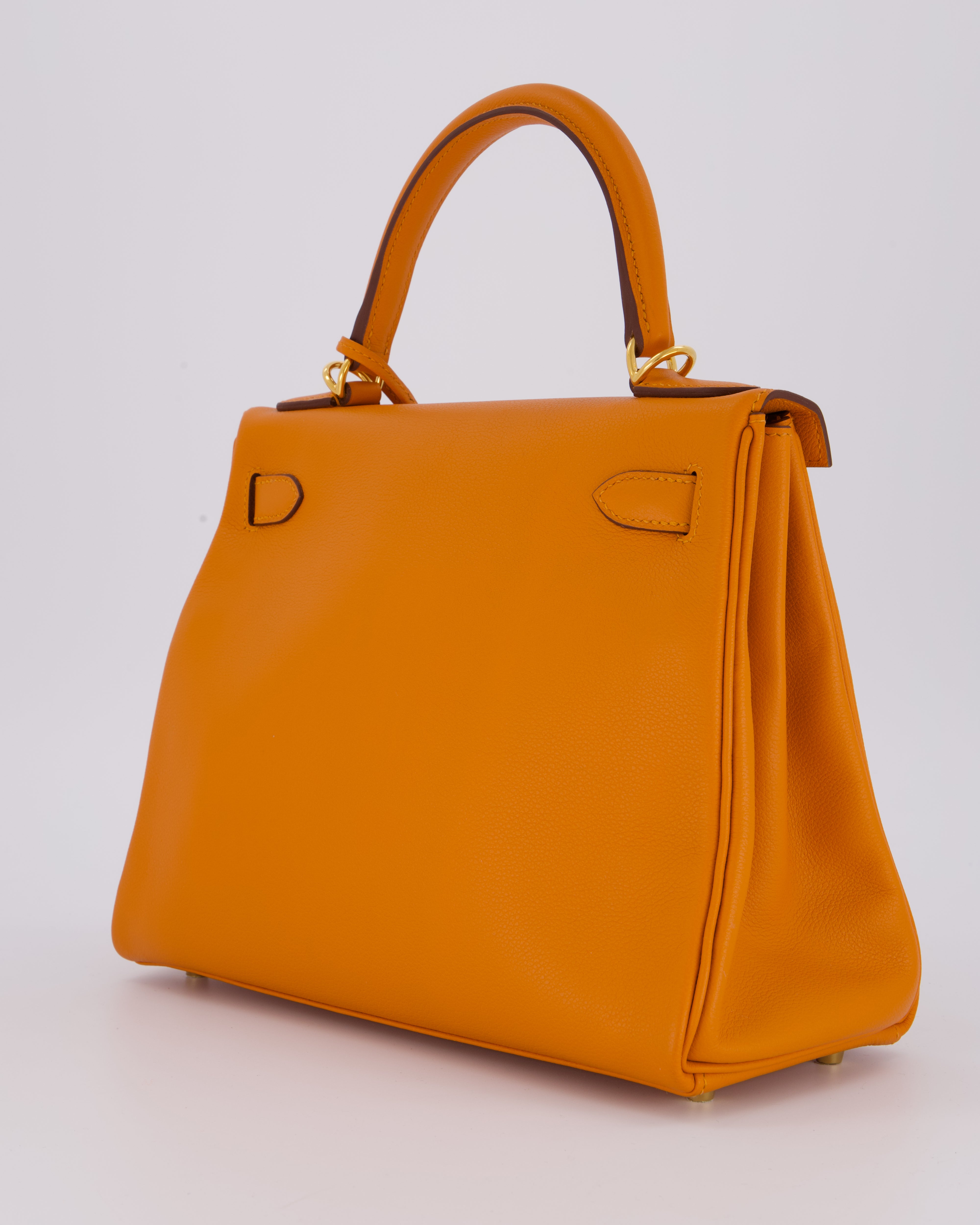 Hermès Kelly 28 Retourne Bag in Abricot Evercolor Leather with Gold Hardware