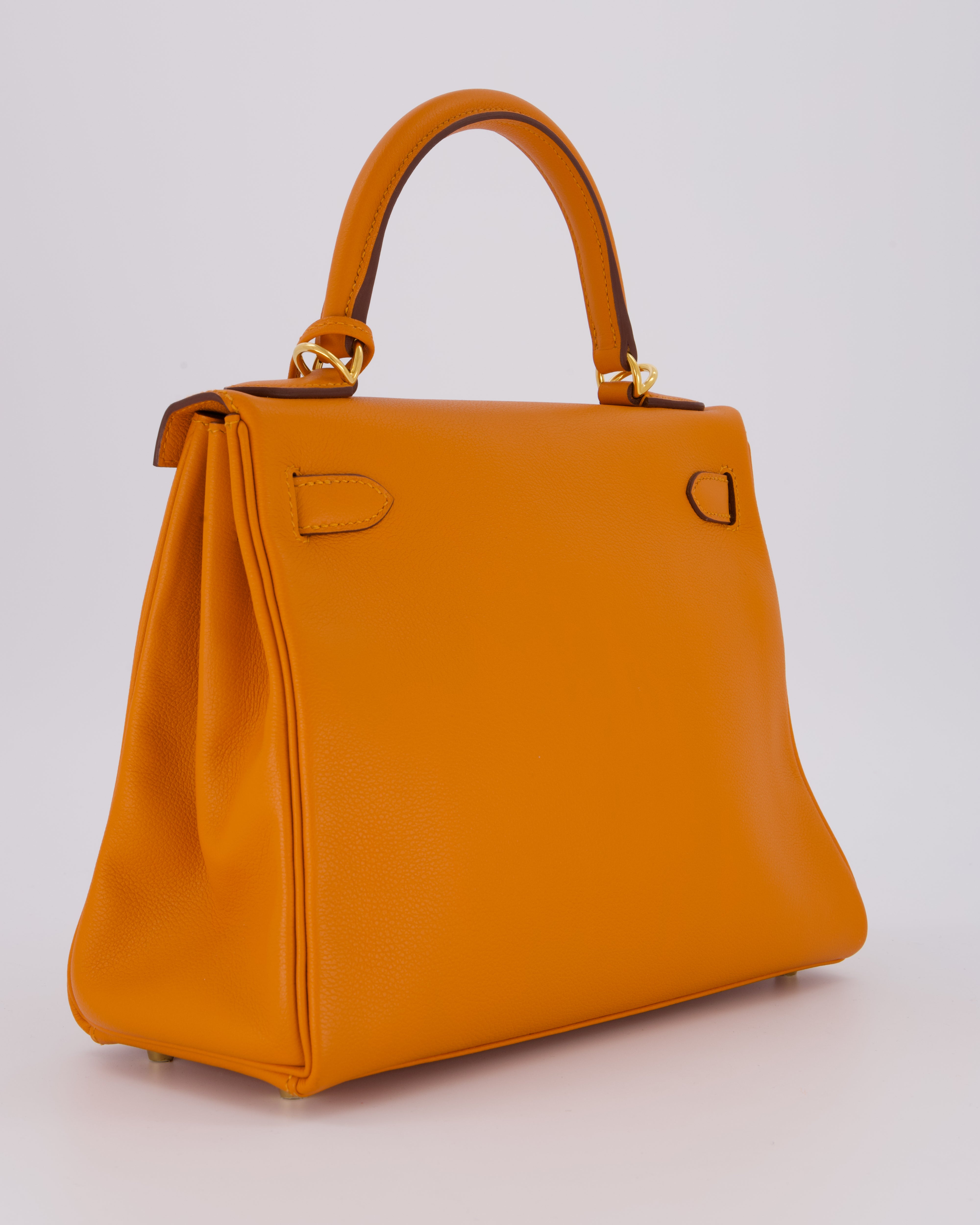 Hermès Kelly 28 Retourne Bag in Abricot Evercolor Leather with Gold Hardware