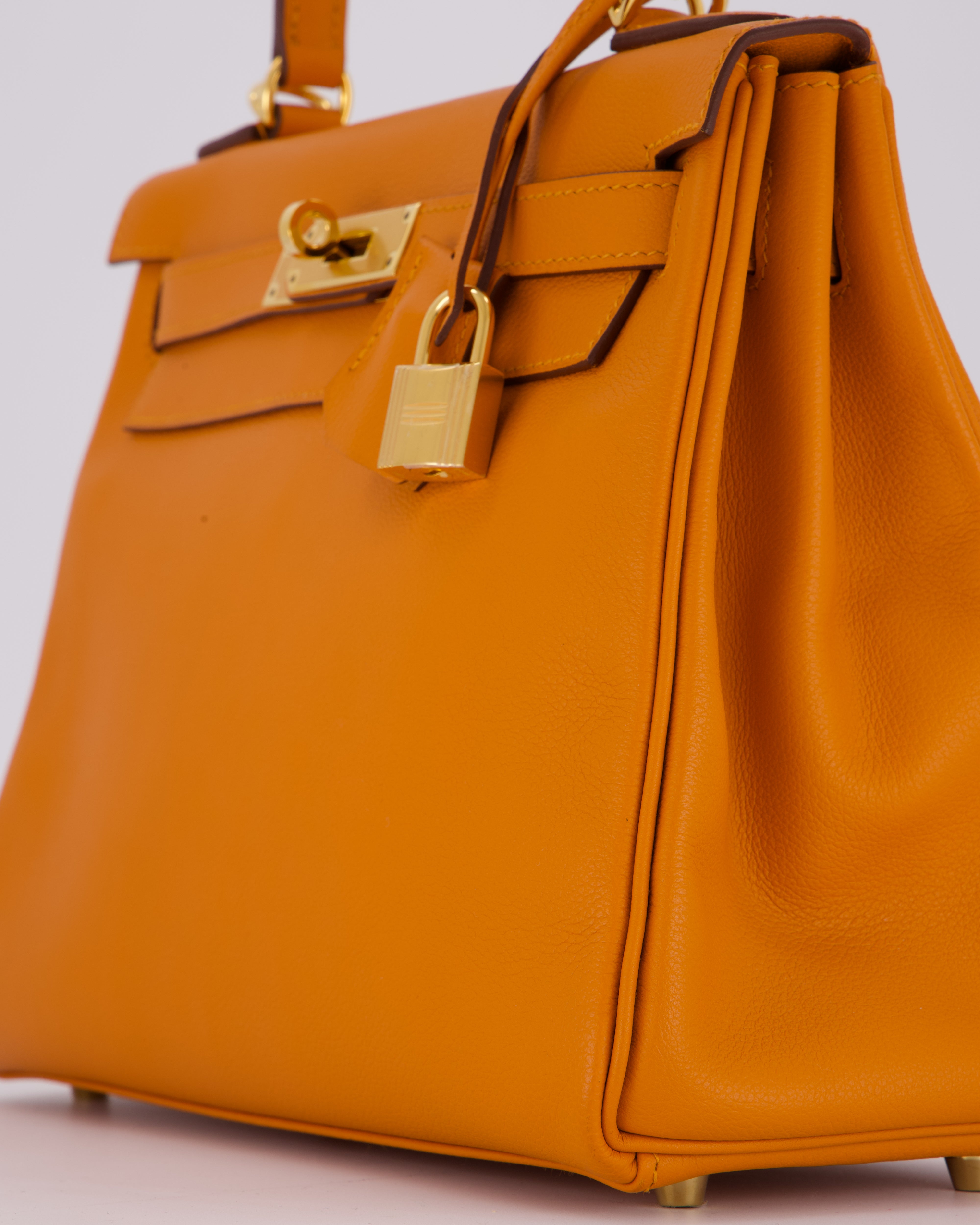 Hermès Kelly 28 Retourne Bag in Abricot Evercolor Leather with Gold Hardware