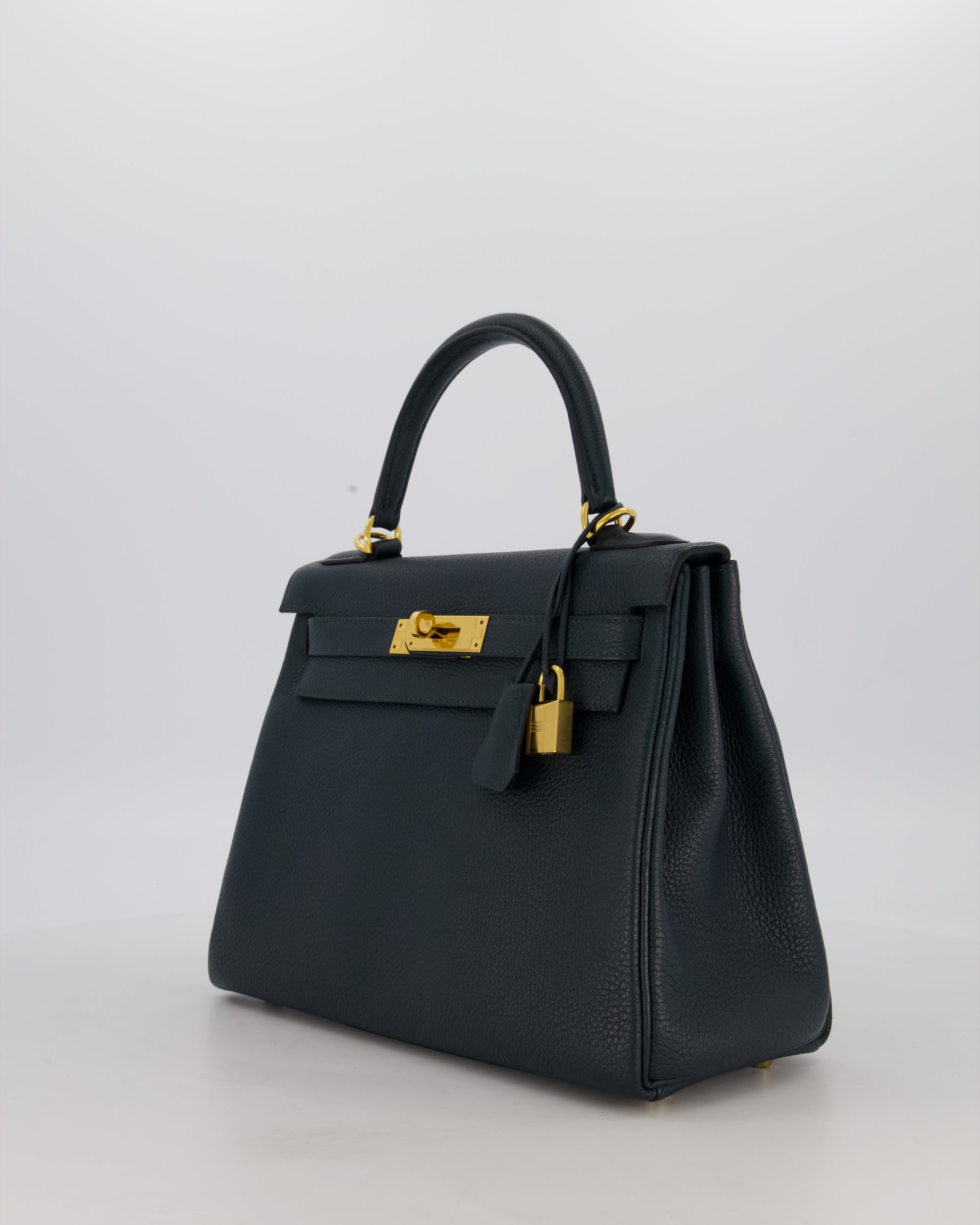 Hermès Kelly 28 Retourne Bag in Vert Cypress Togo Leather with Gold Hardware