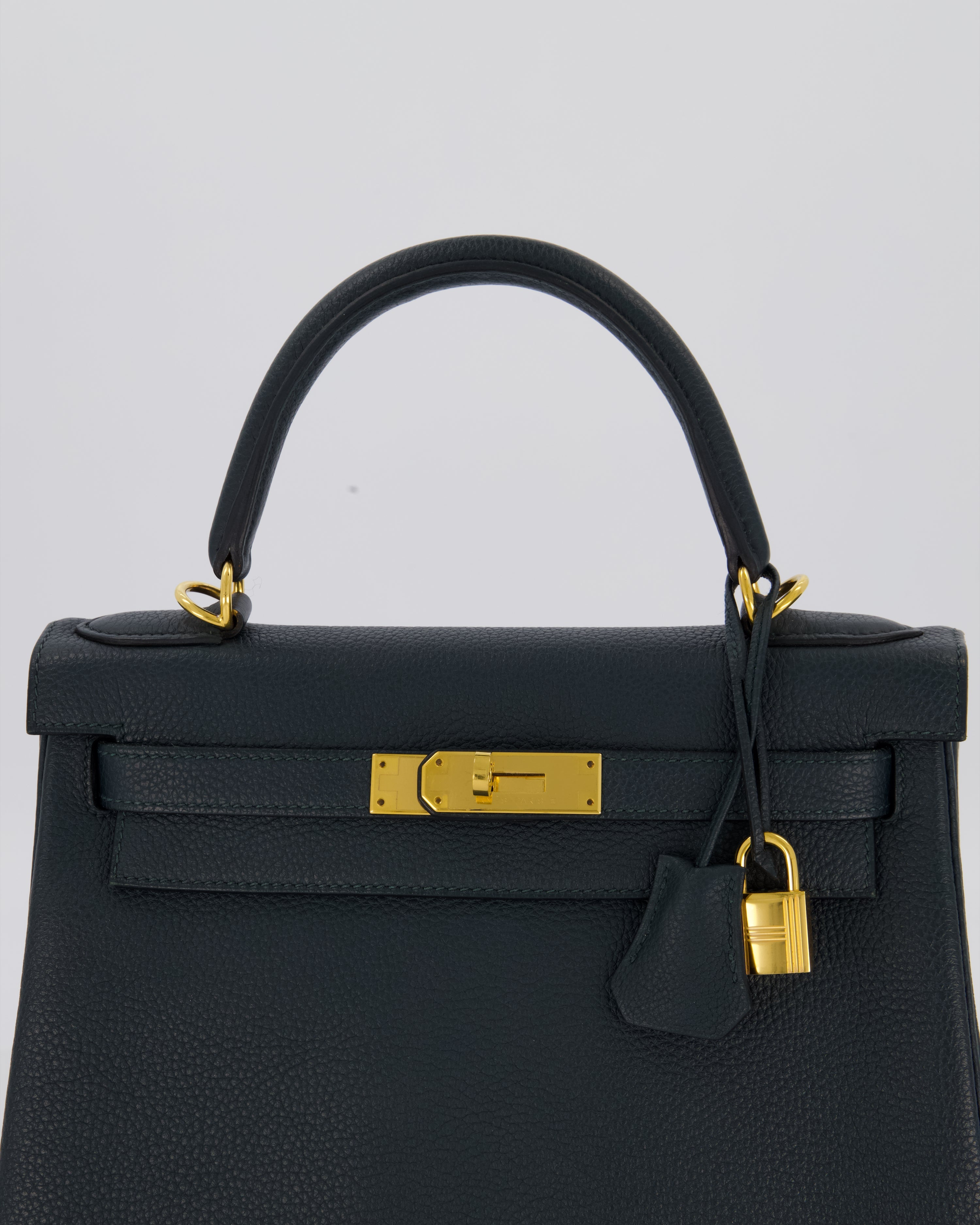 Hermès Kelly 28 Retourne Bag in Vert Cypress Togo Leather with Gold Hardware