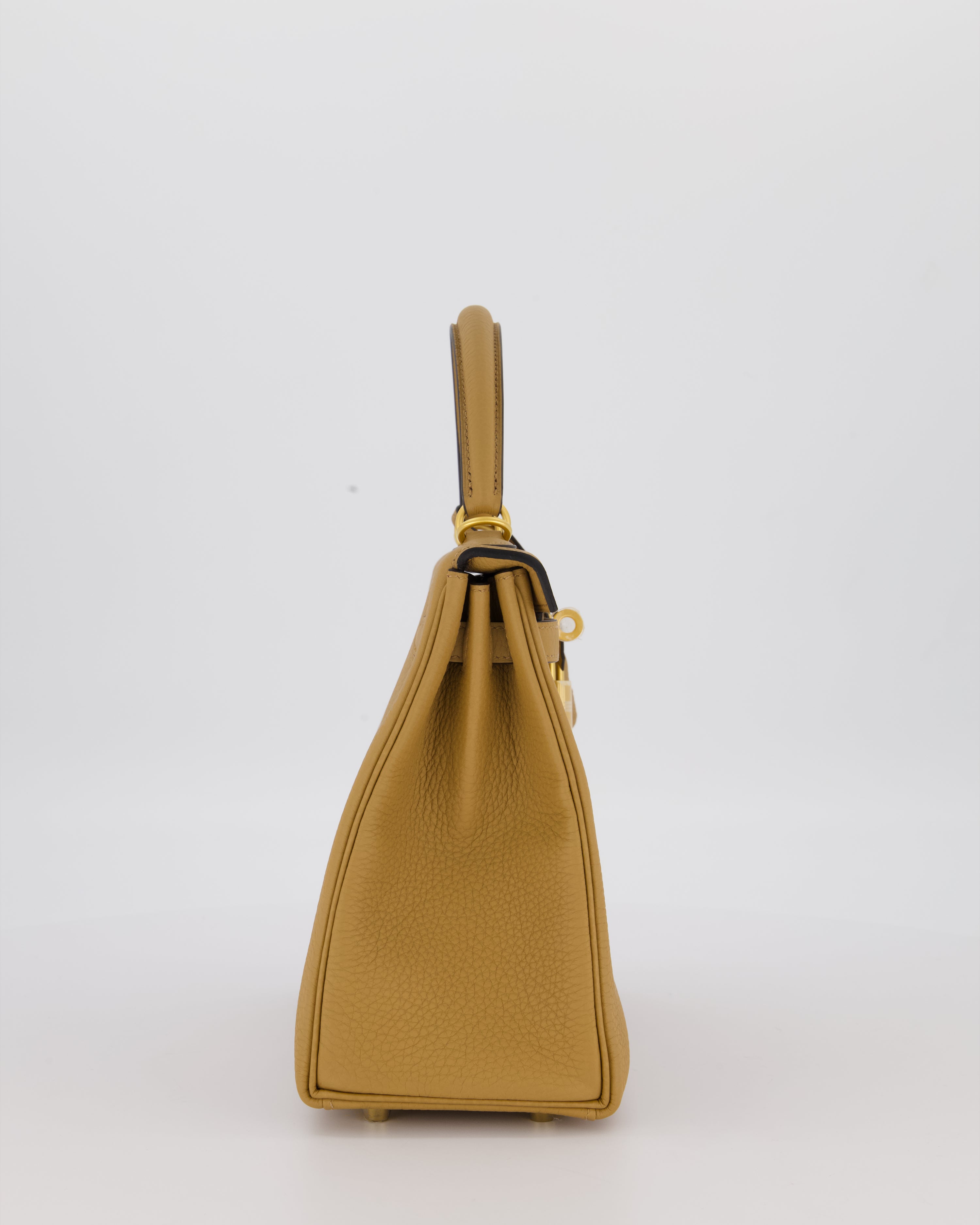 *SUPER RARE* Hermès HSS Kelly 25 Retourne Verso Bag in Chai Togo Leather with Brushed Gold Hardware and Rouge H Interior