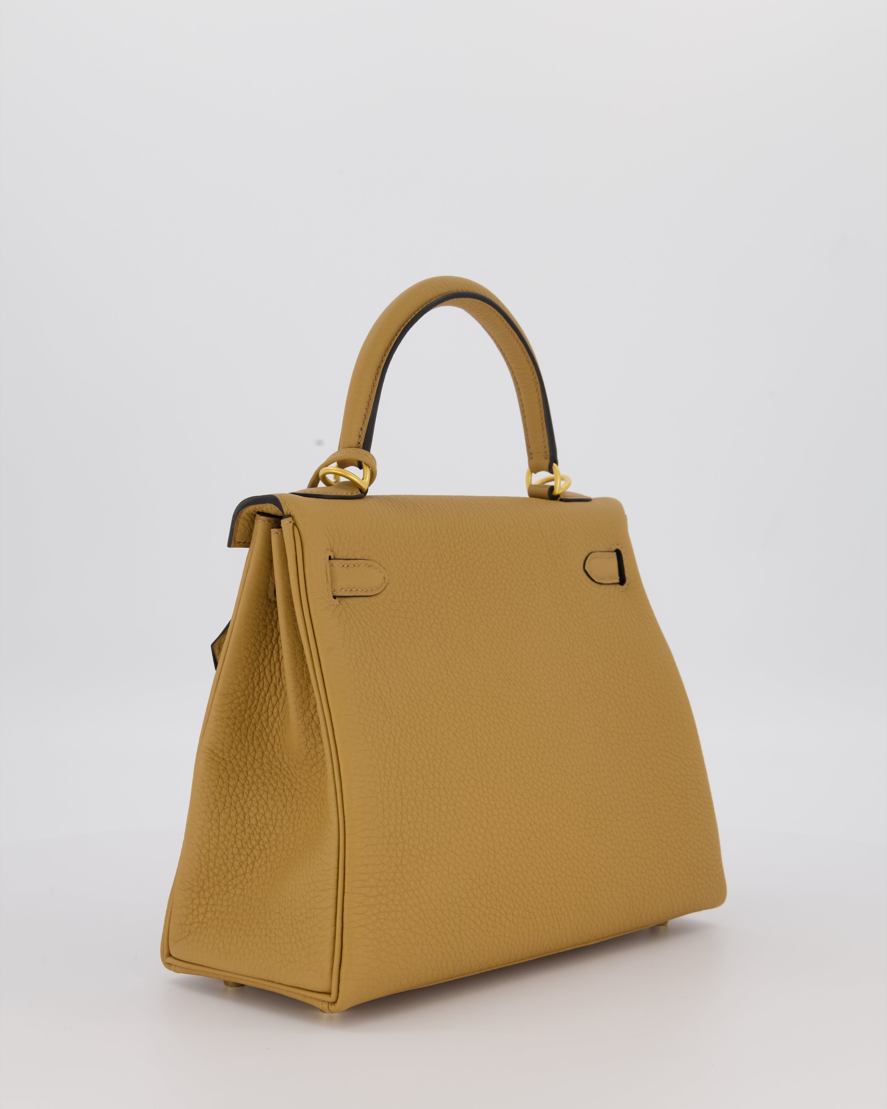 *SUPER RARE* Hermès HSS Kelly 25 Retourne Verso Bag in Chai Togo Leather with Brushed Gold Hardware and Rouge H Interior