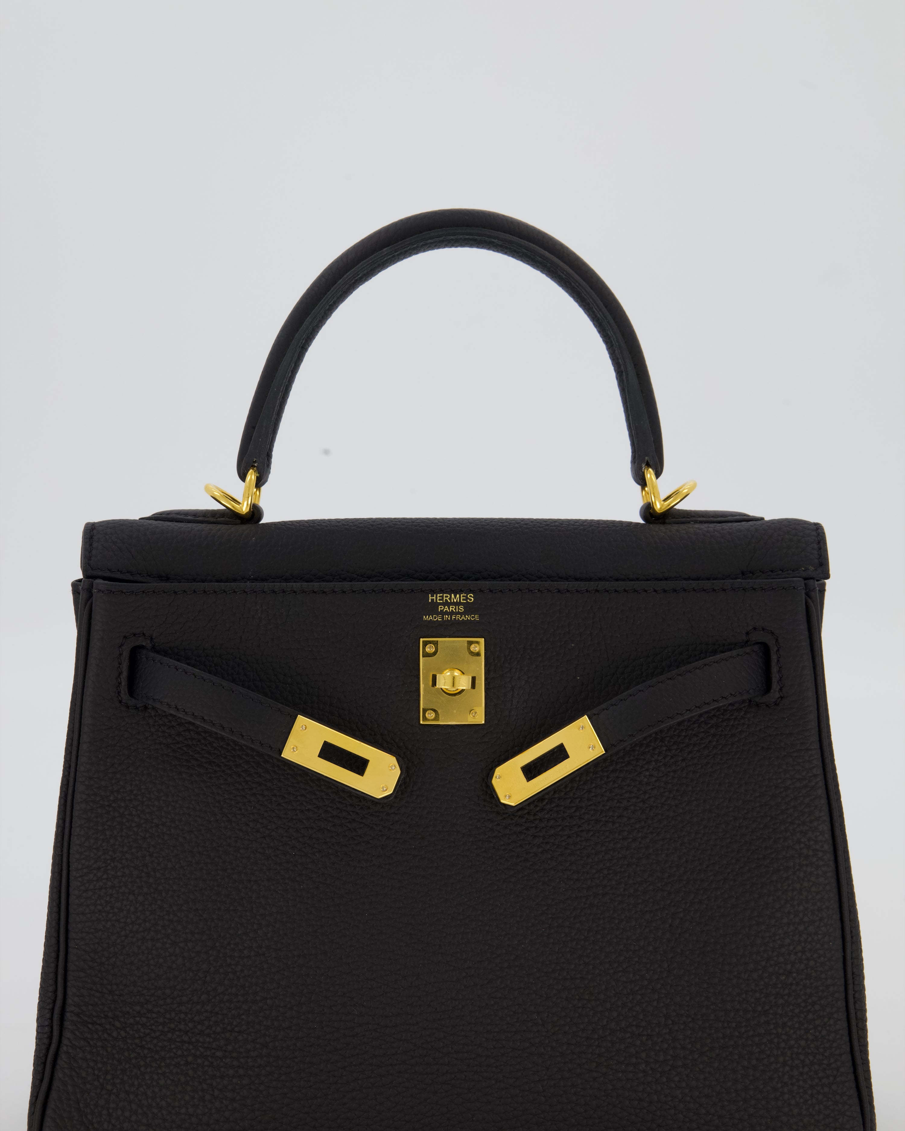Hermès Kelly 25 Retourne Bag in Noir Togo Leather with Gold Hardware