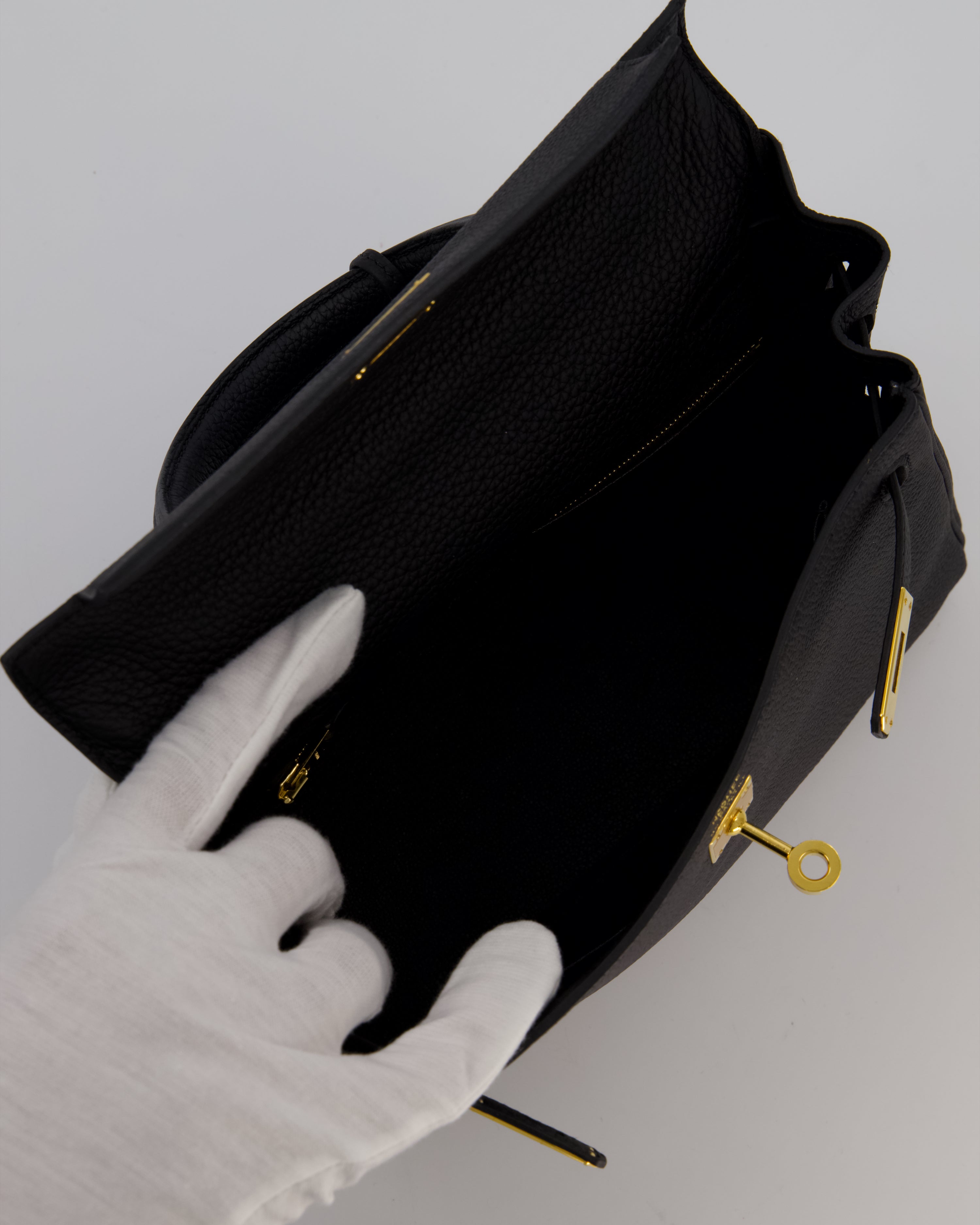 Hermès Kelly 25 Retourne Bag in Noir Togo Leather with Gold Hardware