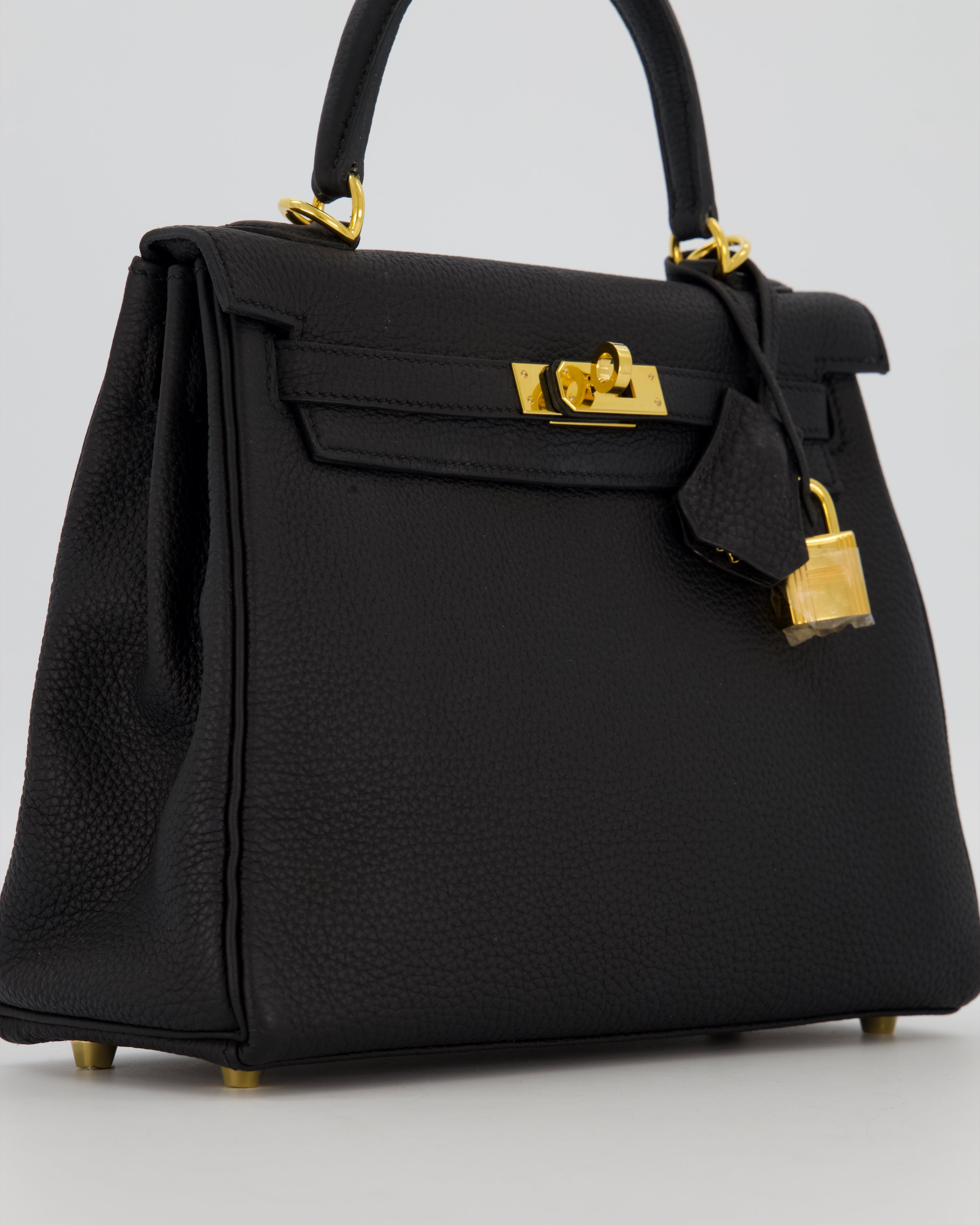 Hermès Kelly 25 Retourne Bag in Noir Togo Leather with Gold Hardware
