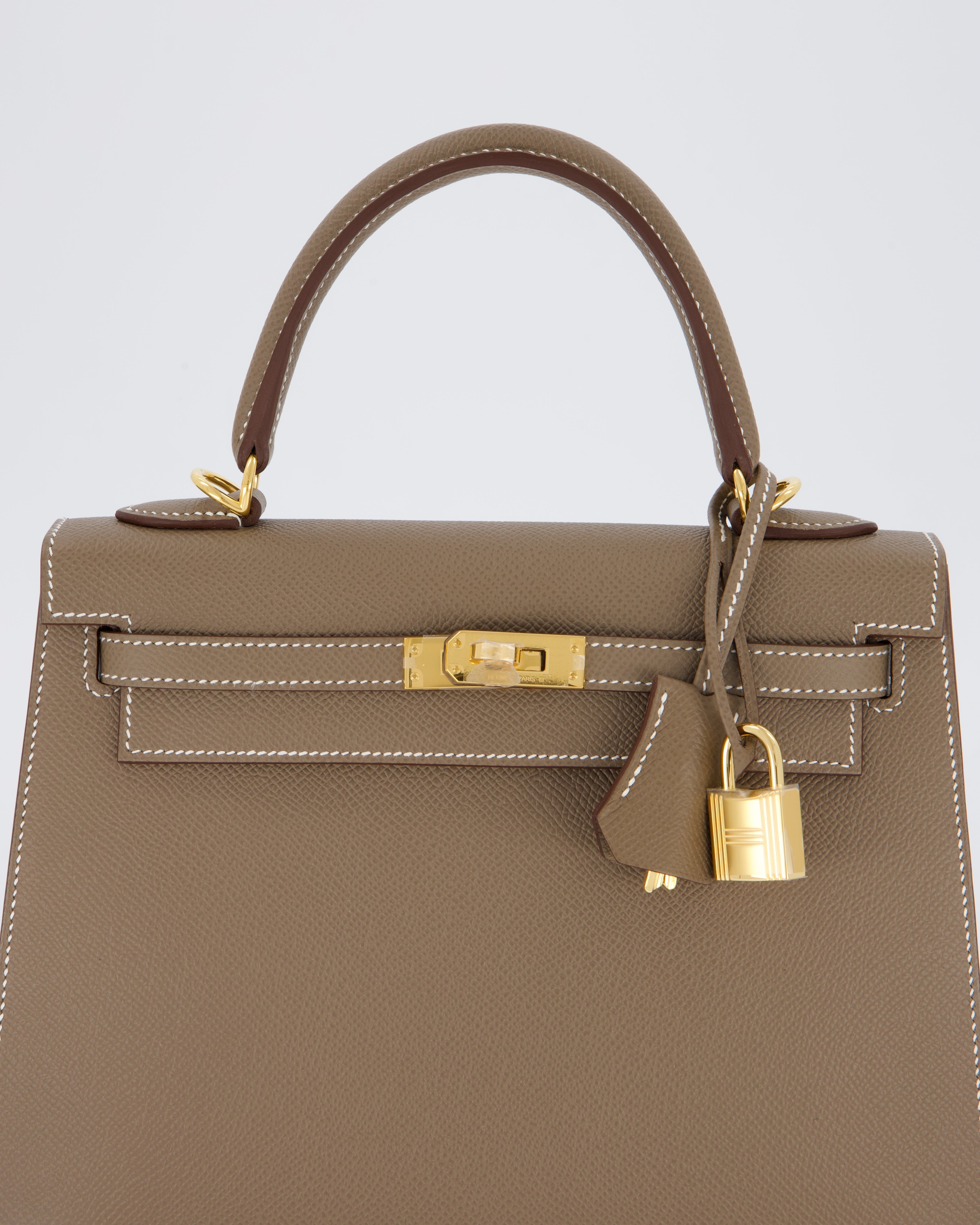 Hermès Kelly 25 Sellier in Etoupe Epsom Leather with Gold Hardware