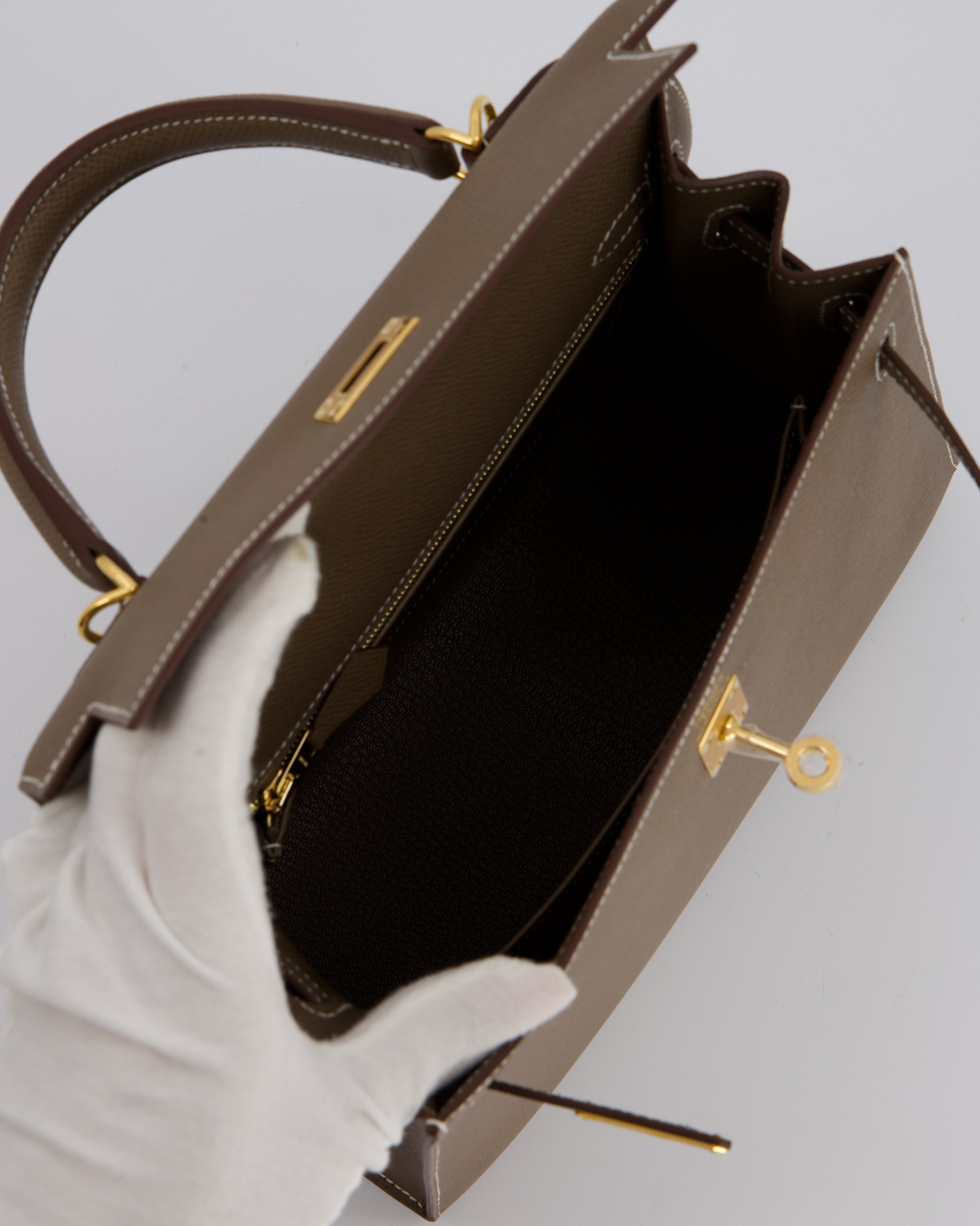 Hermès Kelly 25 Sellier in Etoupe Epsom Leather with Gold Hardware