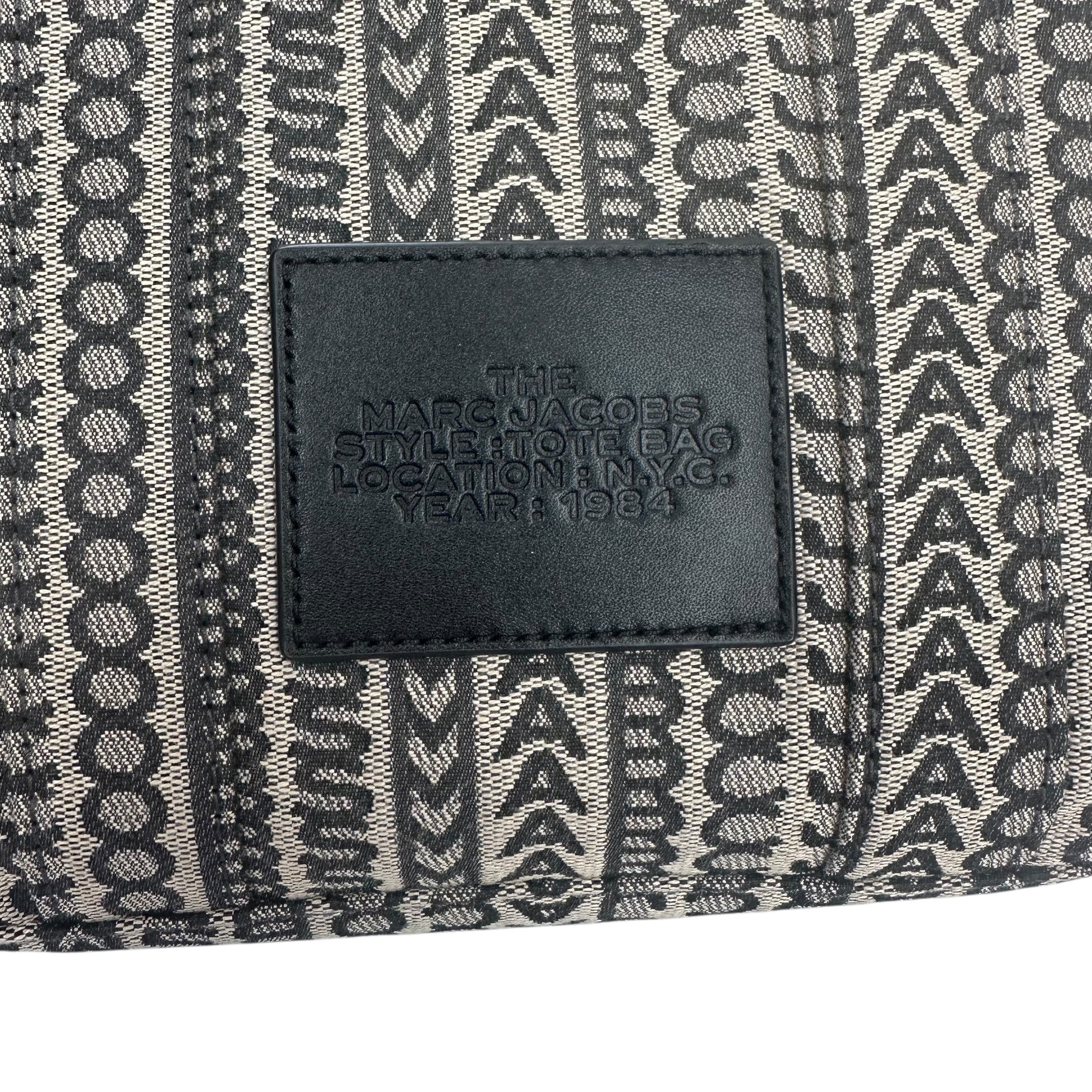 Handbag Designer By Marc Jacobs In Grey, Size:Small