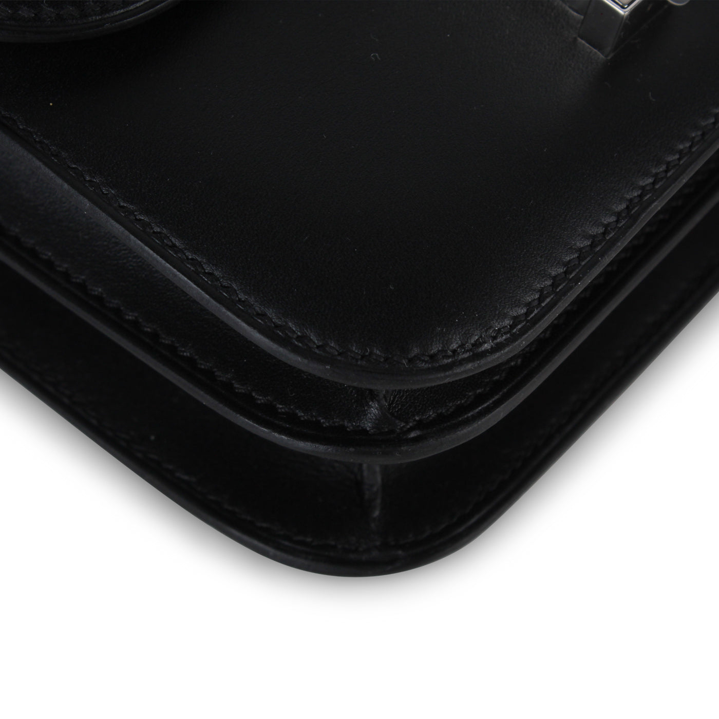 Constance 18 - Black