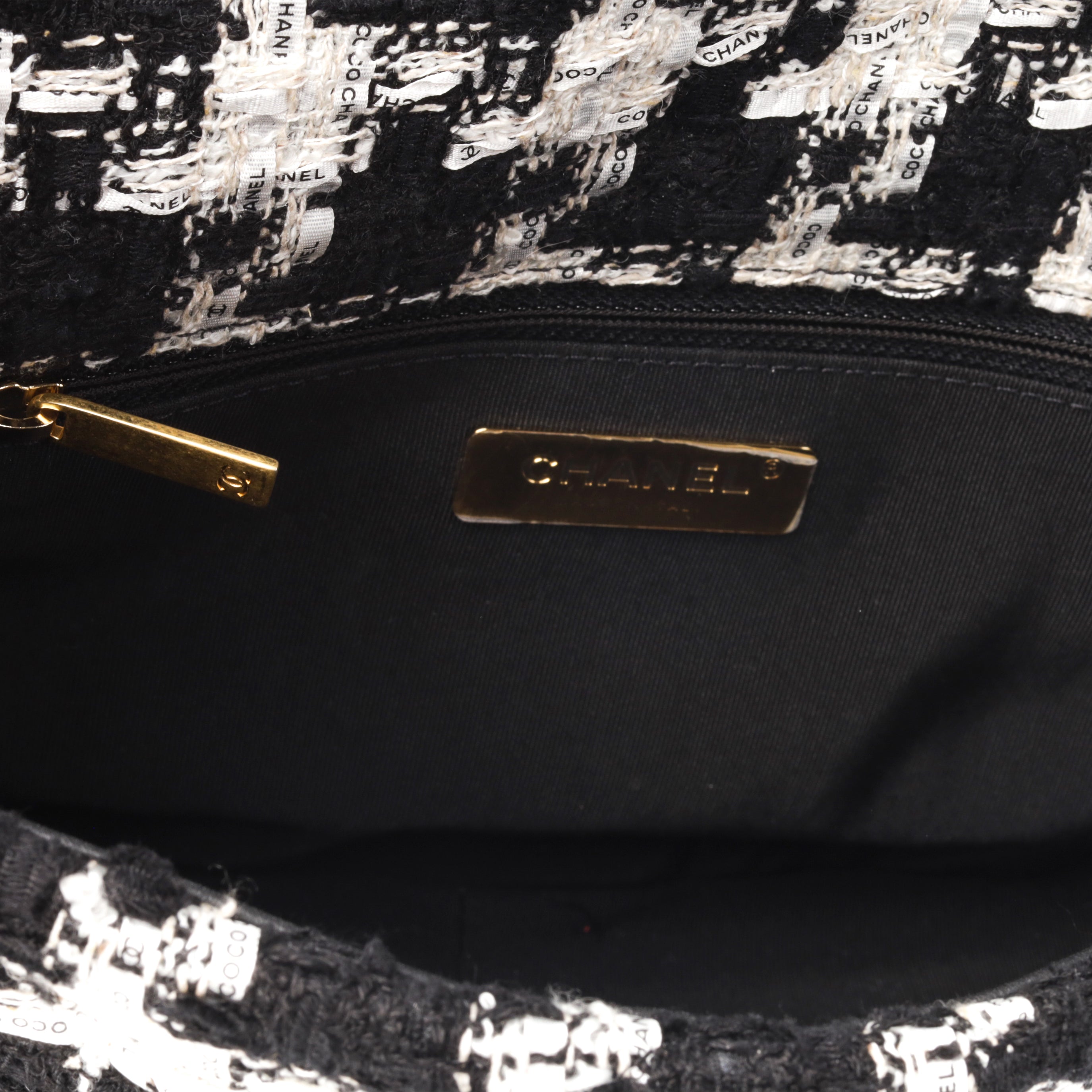 Chanel 19 - Small