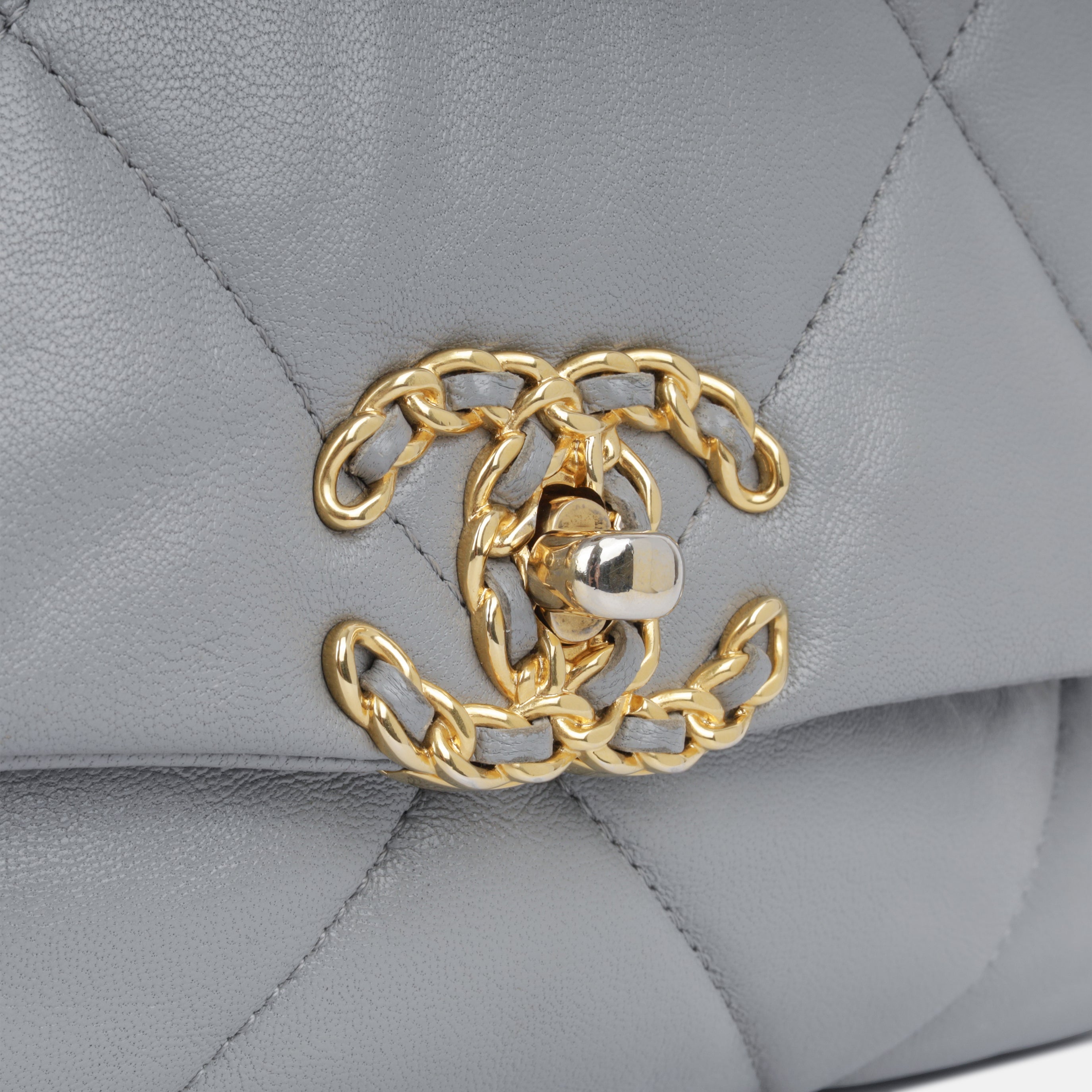 Chanel 19 - Small