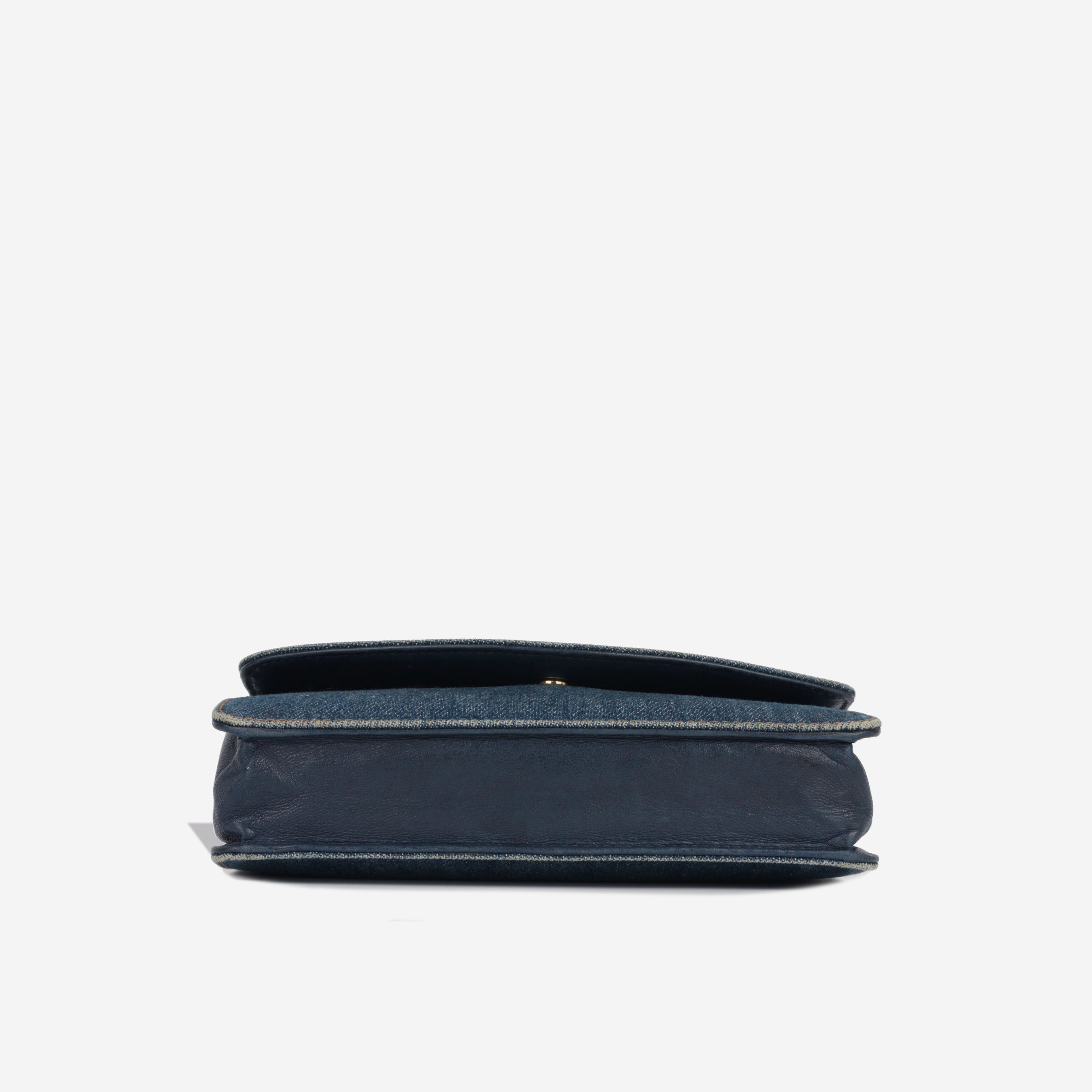 Vintage Wallet on Chain