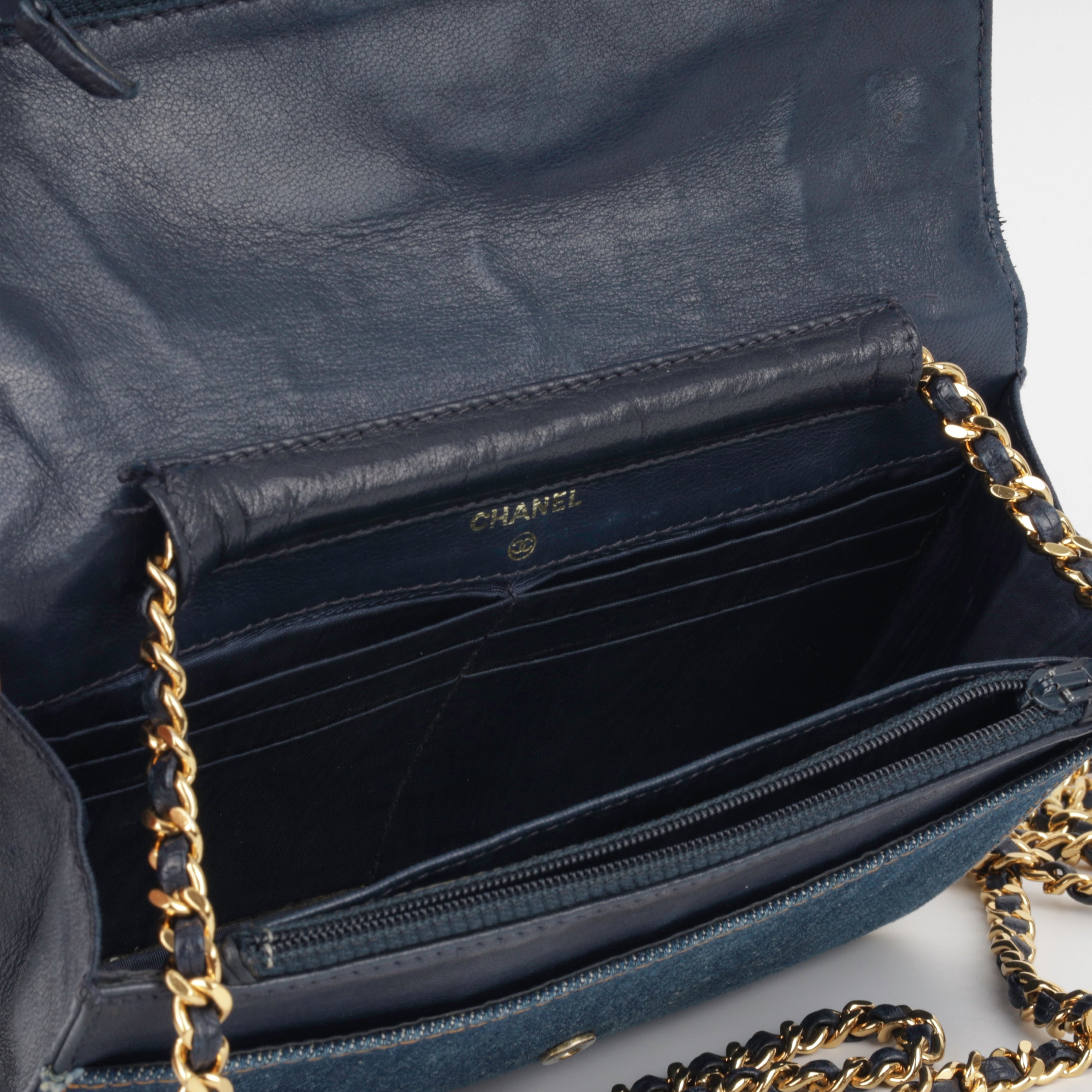 Vintage Wallet on Chain