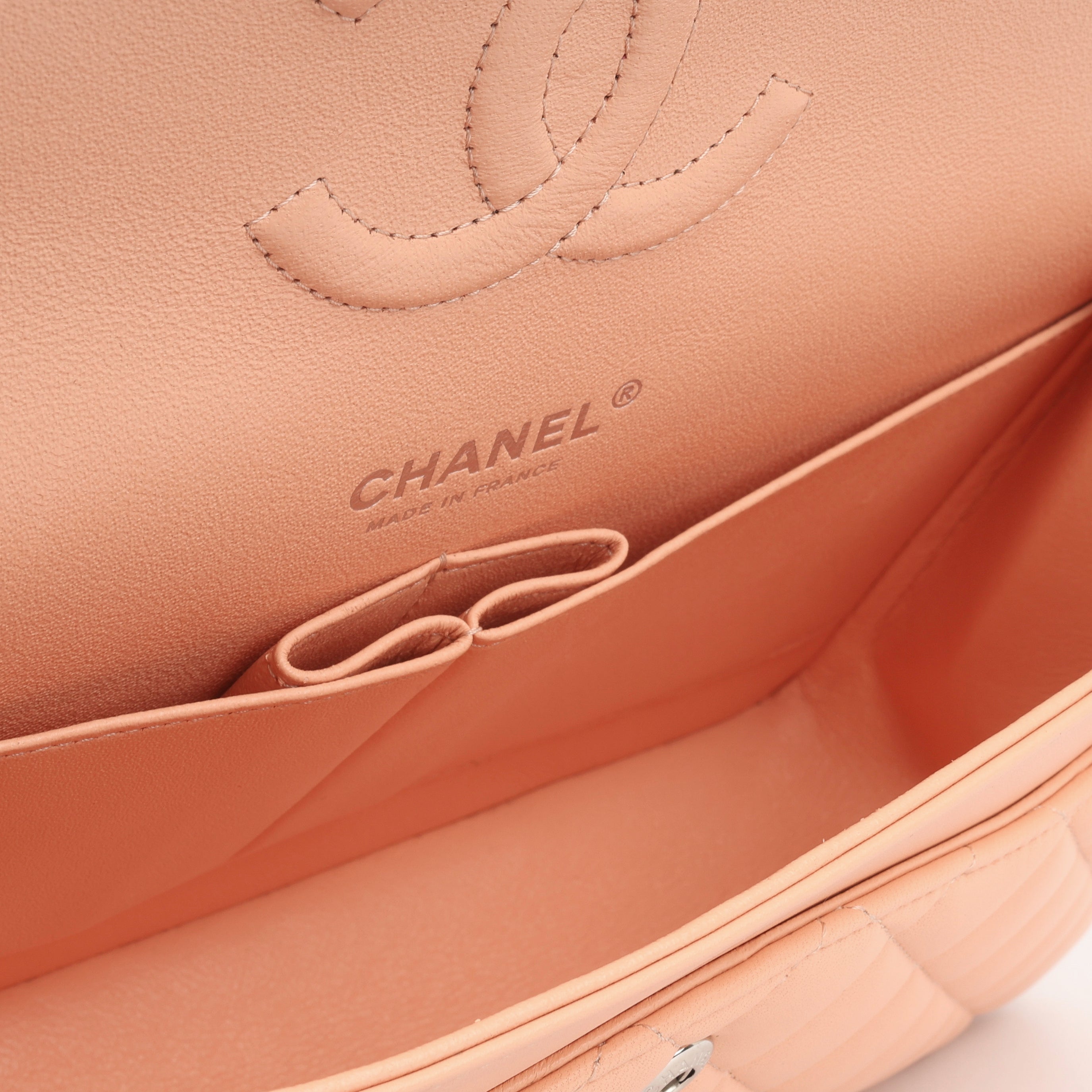 Medium Classic Flap