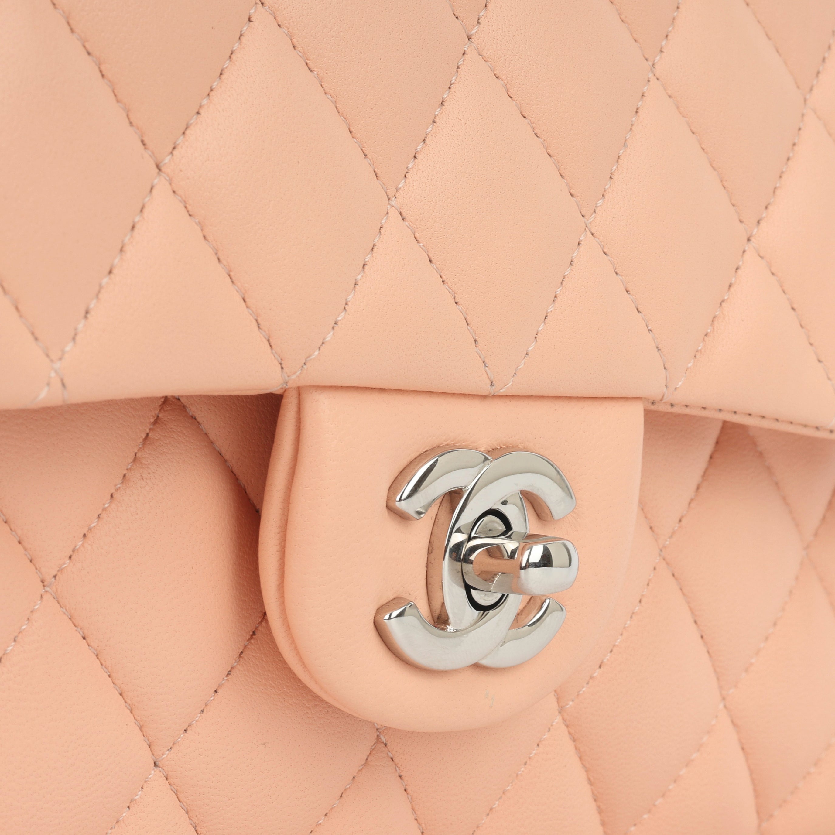 Medium Classic Flap