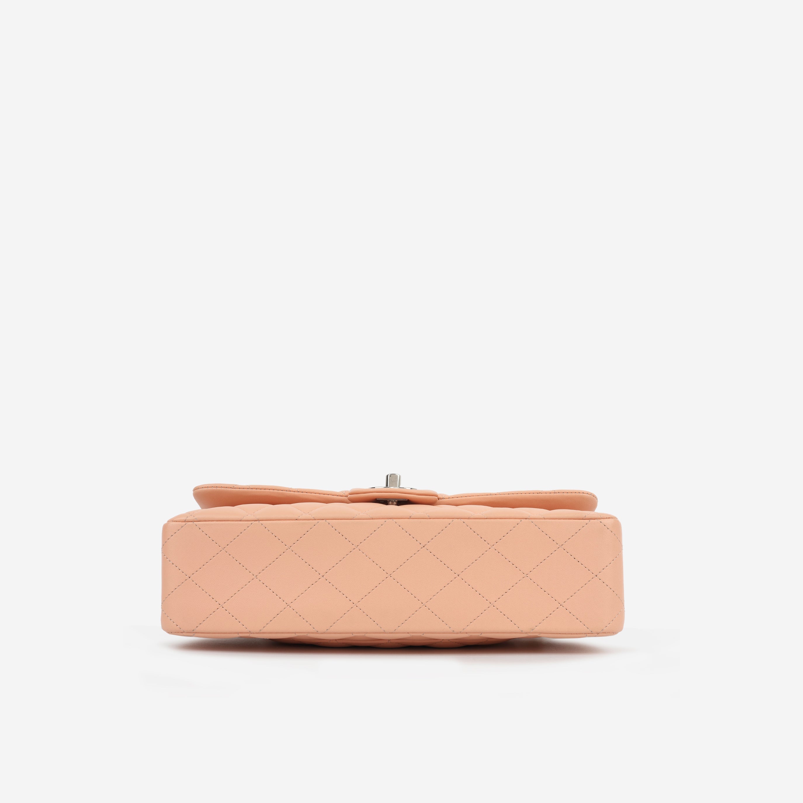 Medium Classic Flap