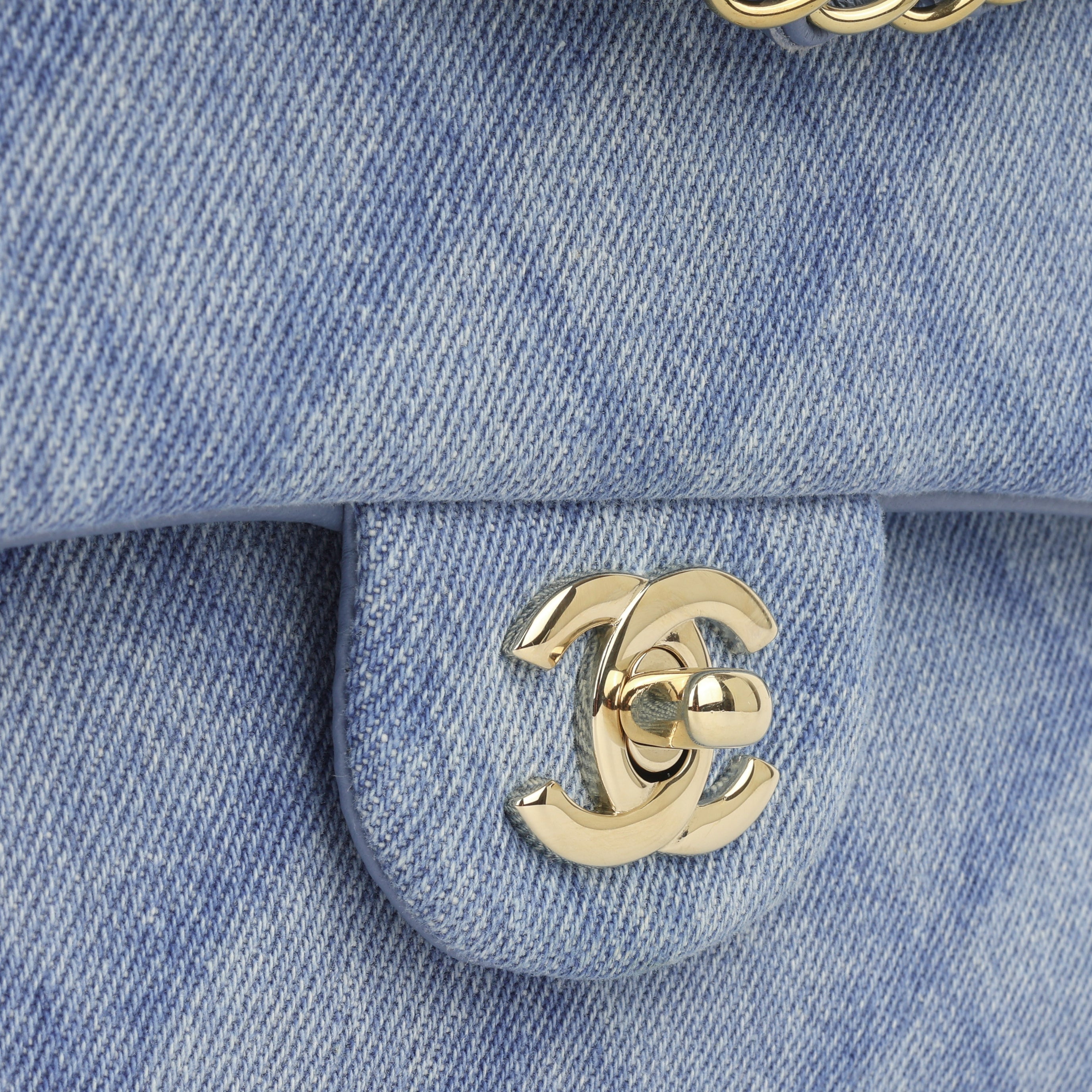Medium Classic Flap